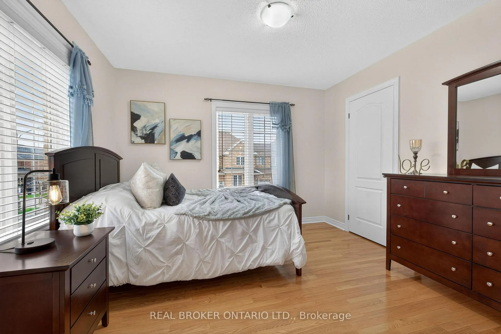Photo 27 of 38 Nutwood Way, Brampton, Sandringham-Wellington — HOMEH