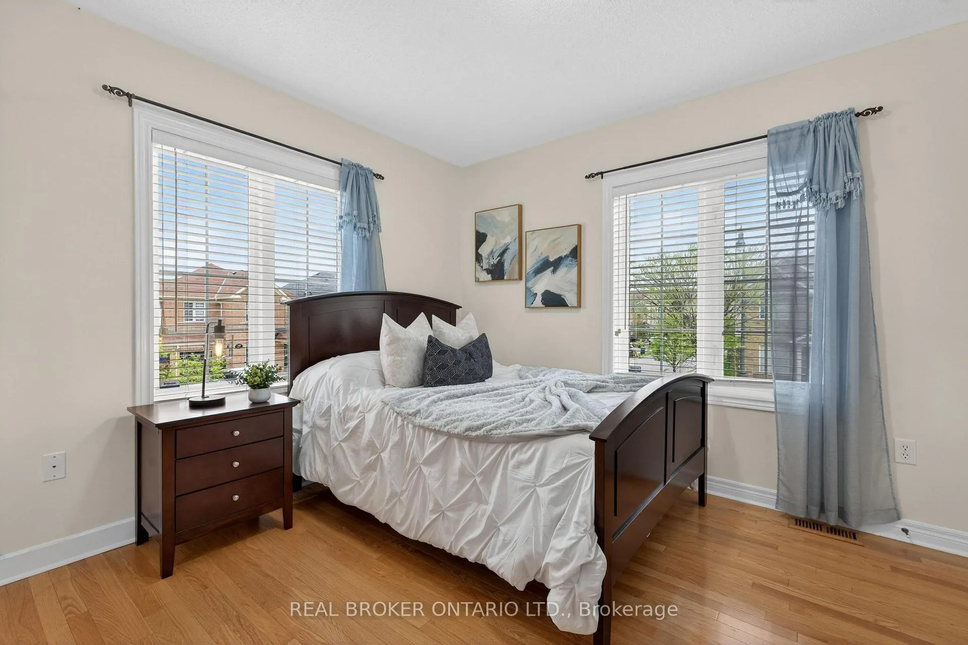 Photo 28 of 38 Nutwood Way, Brampton, Sandringham-Wellington — HOMEH
