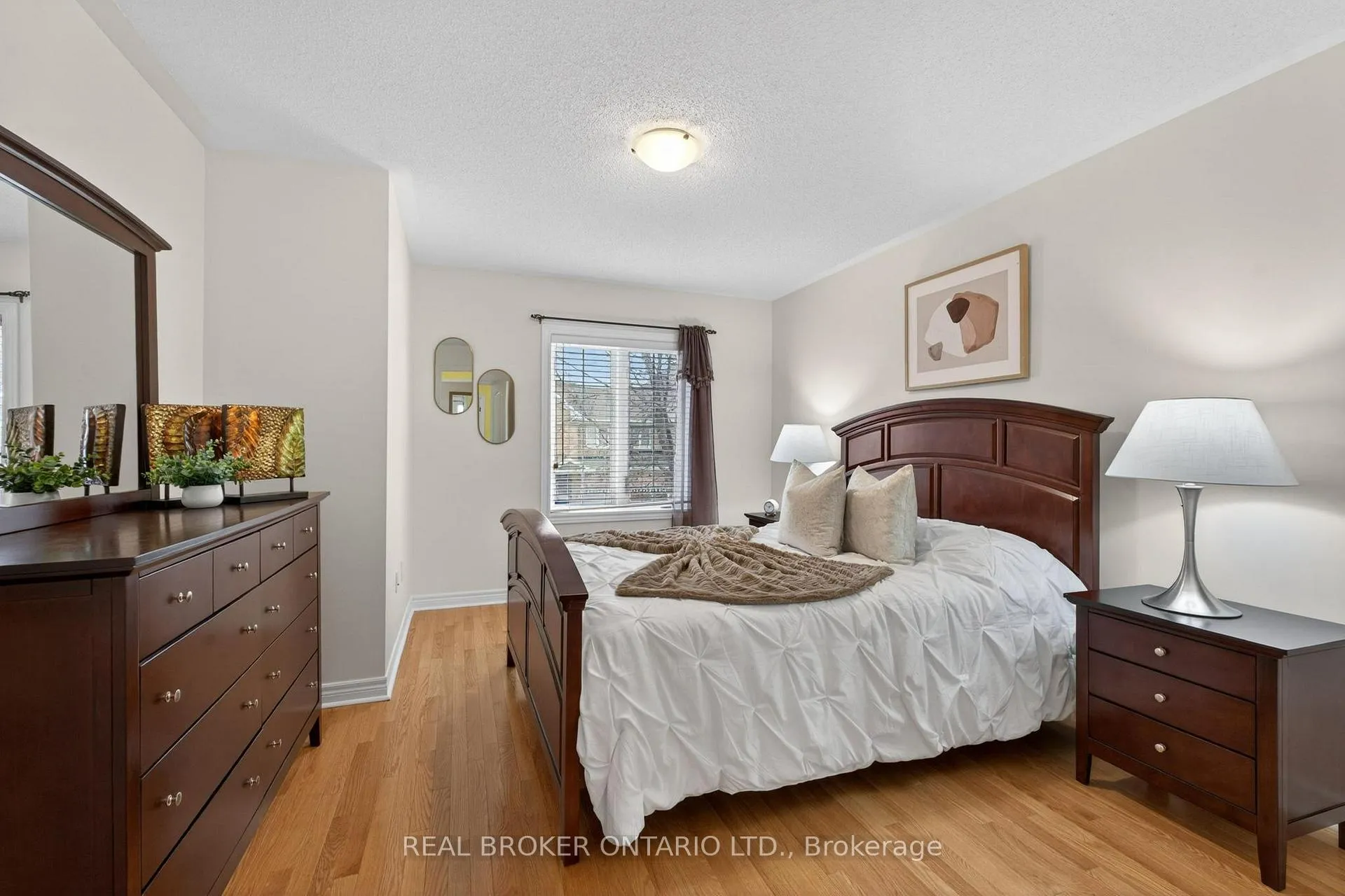 Photo 30 of 38 Nutwood Way, Brampton, Sandringham-Wellington — HOMEH