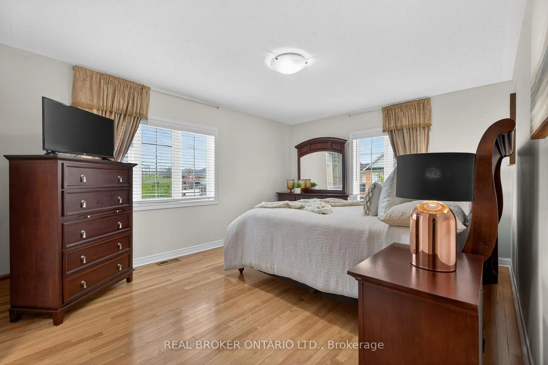 Photo 33 of 38 Nutwood Way, Brampton, Sandringham-Wellington — HOMEH