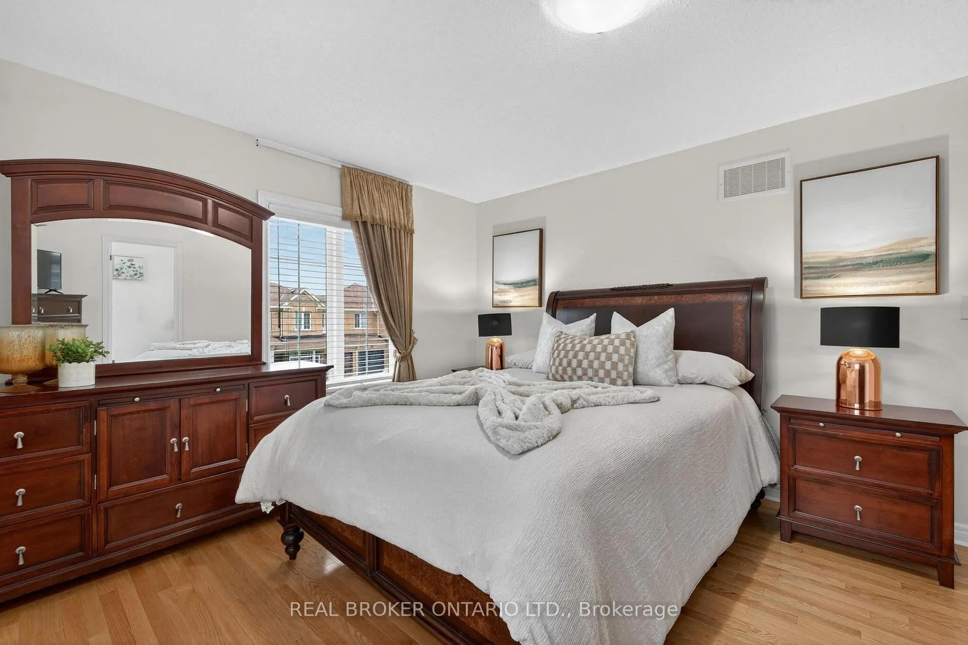 Photo 34 of 38 Nutwood Way, Brampton, Sandringham-Wellington — HOMEH