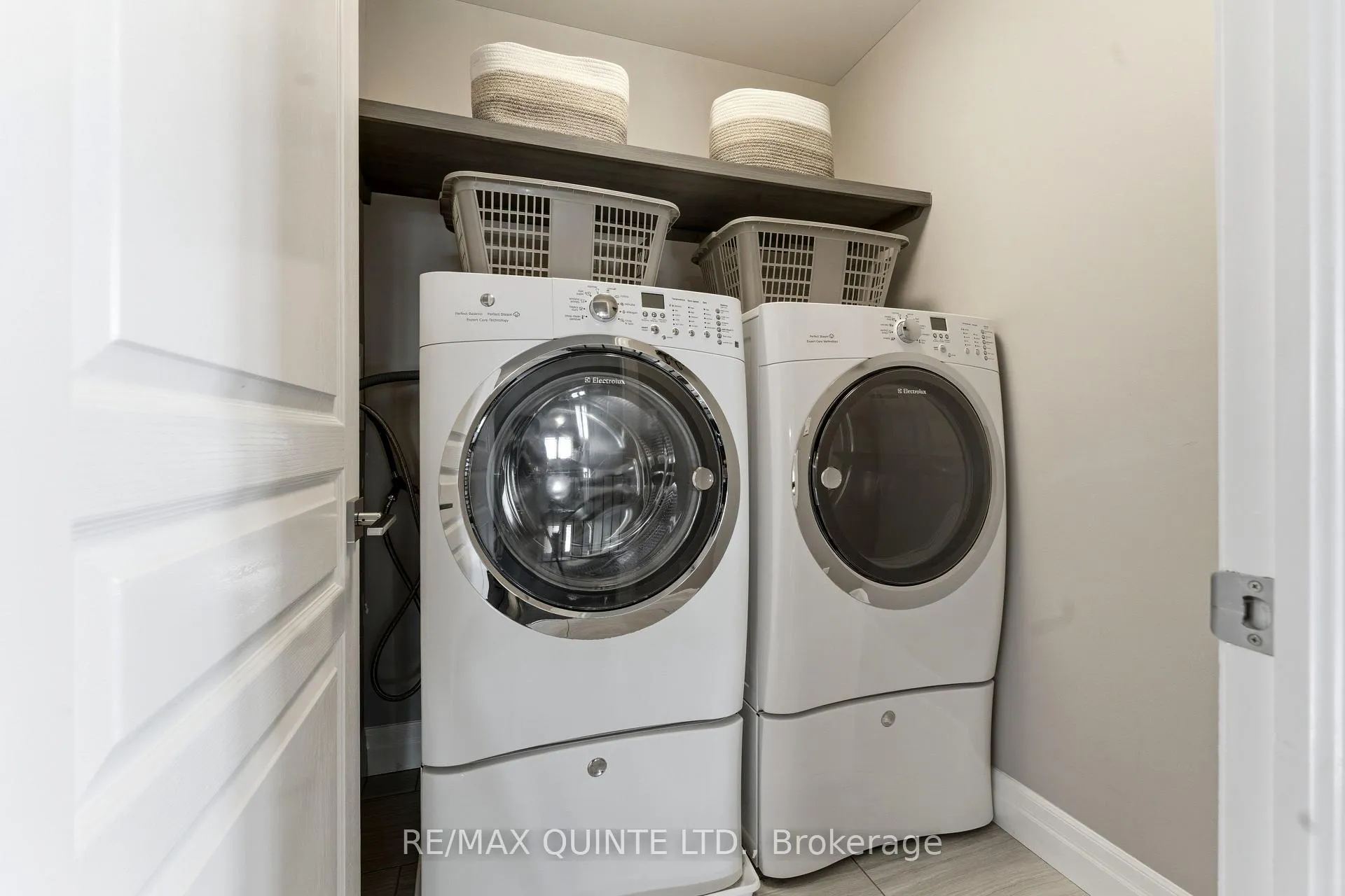 Photo 19 of 30 Vertis Court, Belleville, Thurlow Ward — HOMEH