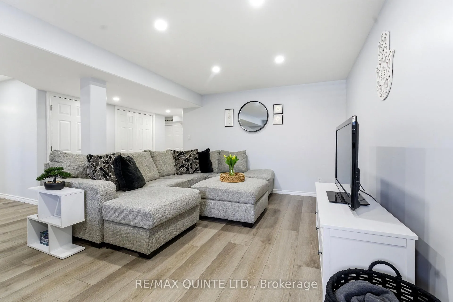 Photo 30 of 30 Vertis Court, Belleville, Thurlow Ward — HOMEH