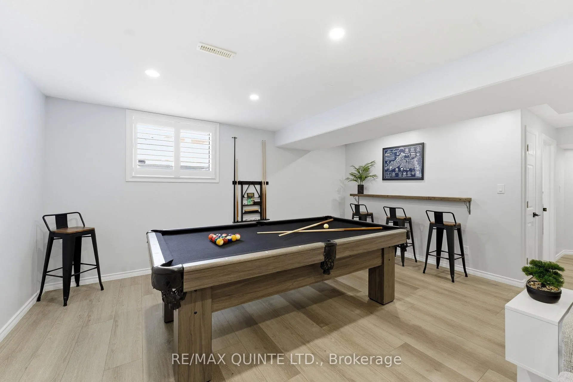 Photo 31 of 30 Vertis Court, Belleville, Thurlow Ward — HOMEH