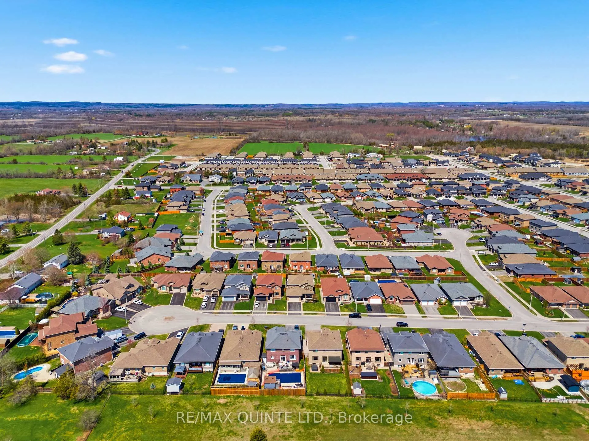 Photo 42 of 30 Vertis Court, Belleville, Thurlow Ward — HOMEH