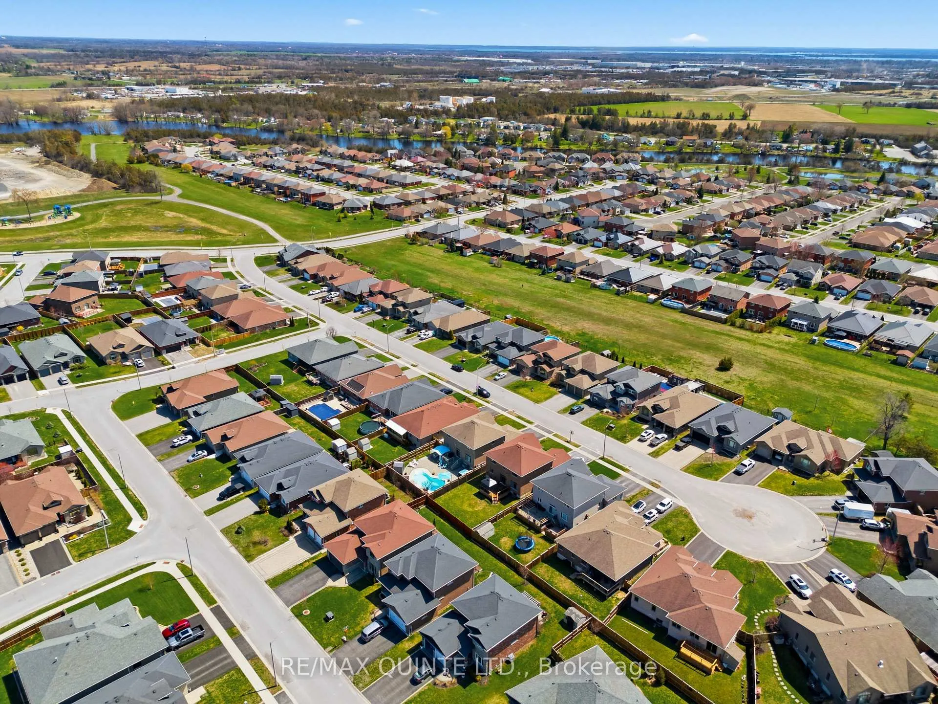Photo 43 of 30 Vertis Court, Belleville, Thurlow Ward — HOMEH