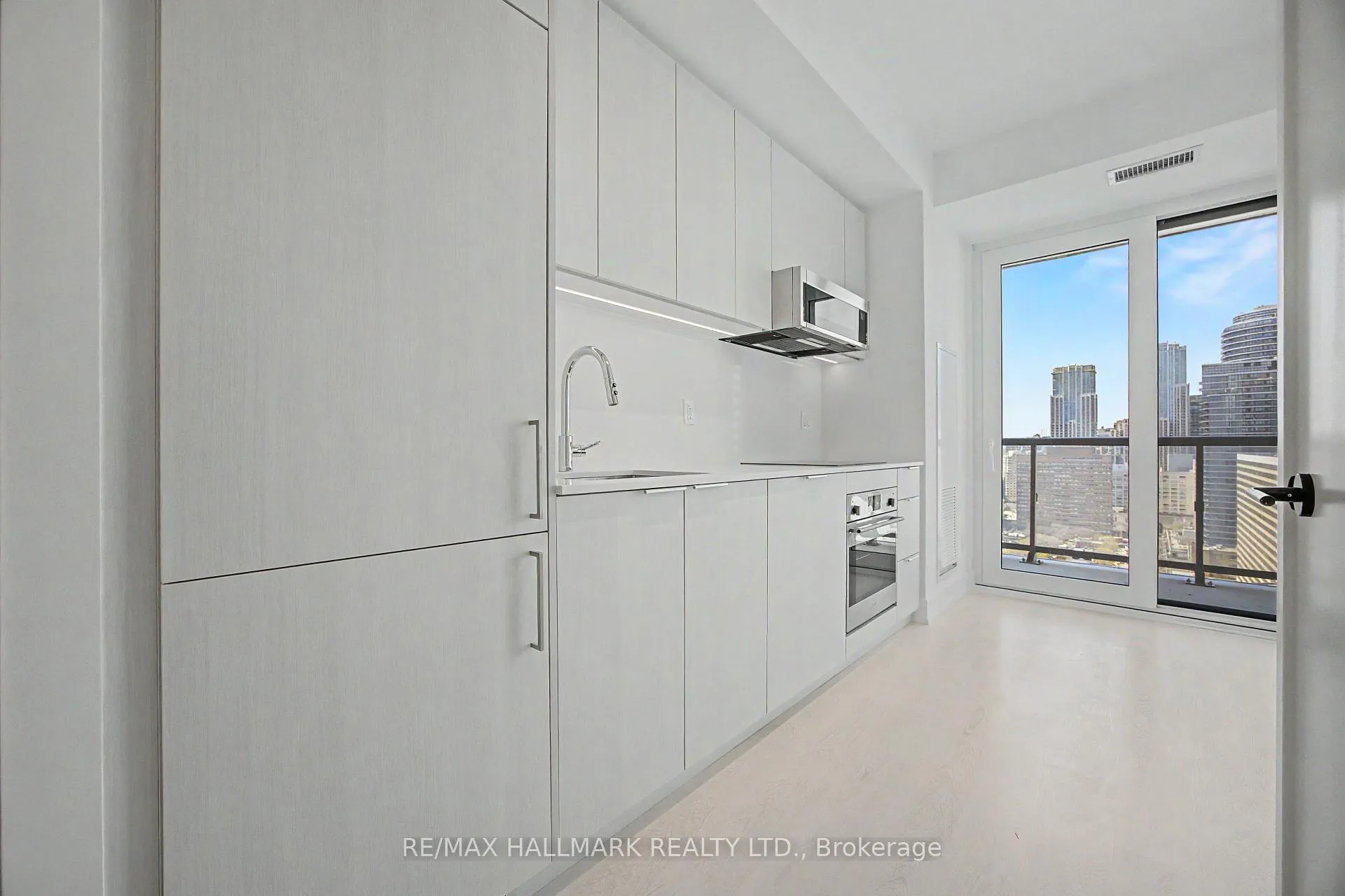 Photo 2 of Unit 2104, 308 Jarvis Street, Toronto, Church-Yonge Corridor — HOMEH