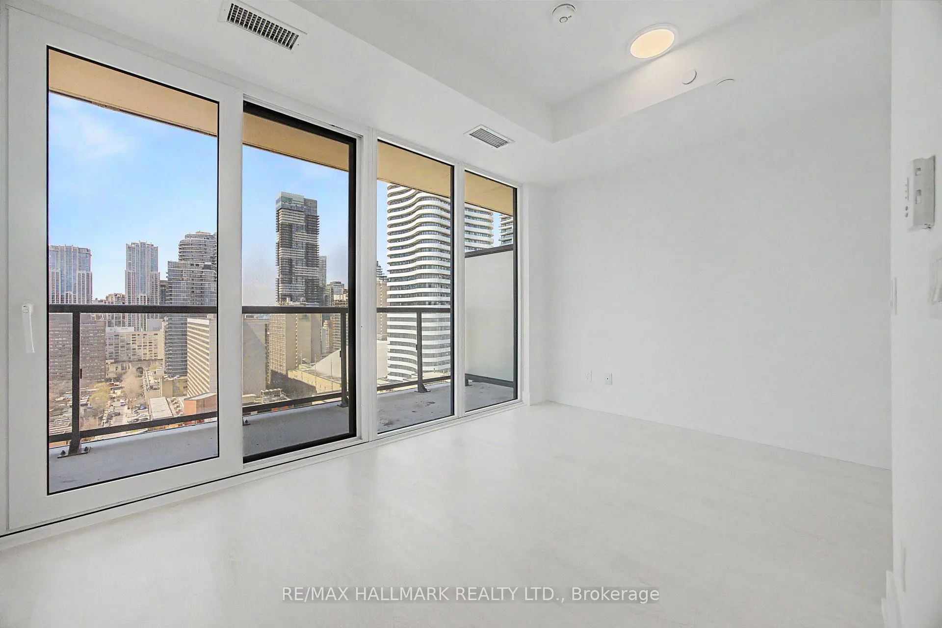 Photo 5 of Unit 2104, 308 Jarvis Street, Toronto, Church-Yonge Corridor — HOMEH