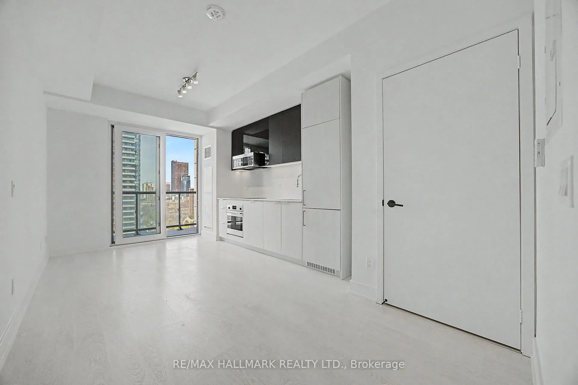 Photo 3 of Unit 1706, 308 Jarvis Street, Toronto, Church-Yonge Corridor — HOMEH