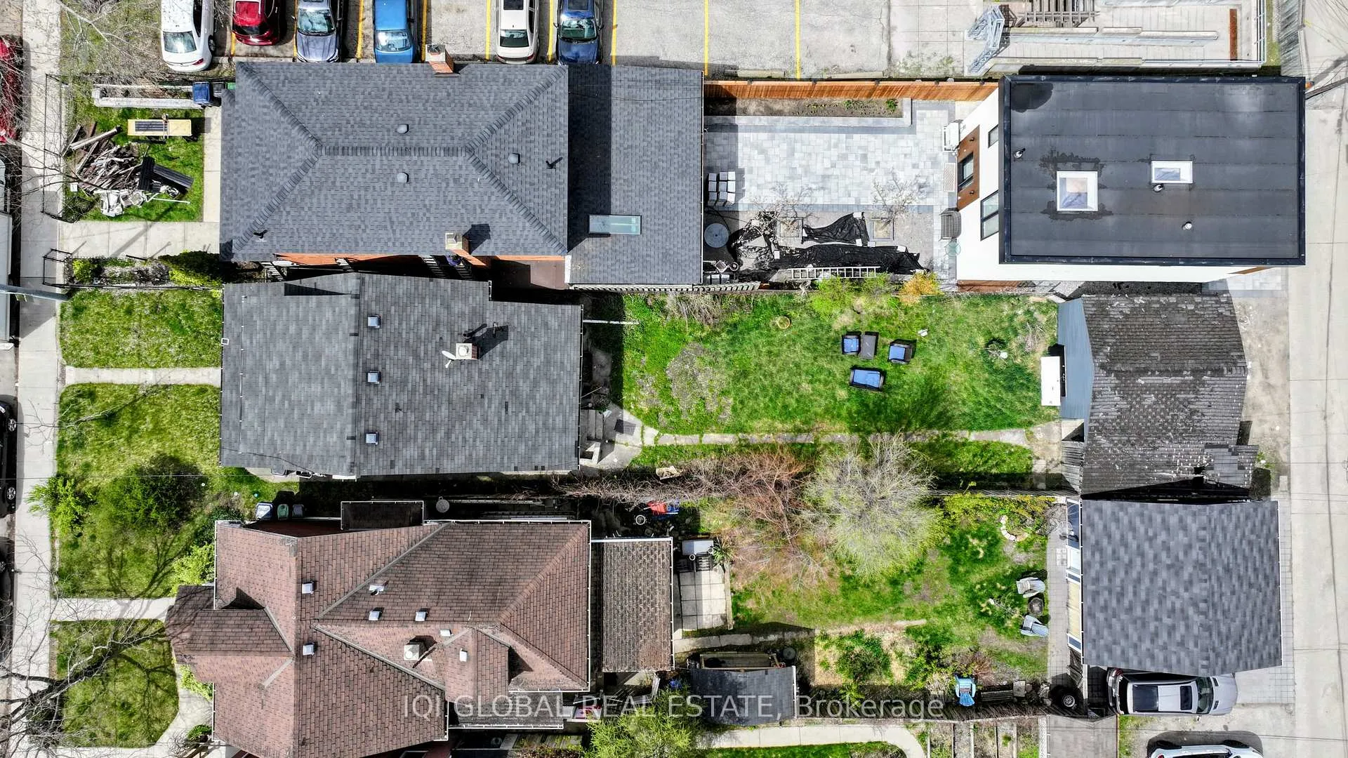 Photo 2 of 49 Batavia Avenue, Toronto, Rockcliffe-Smythe — HOMEH