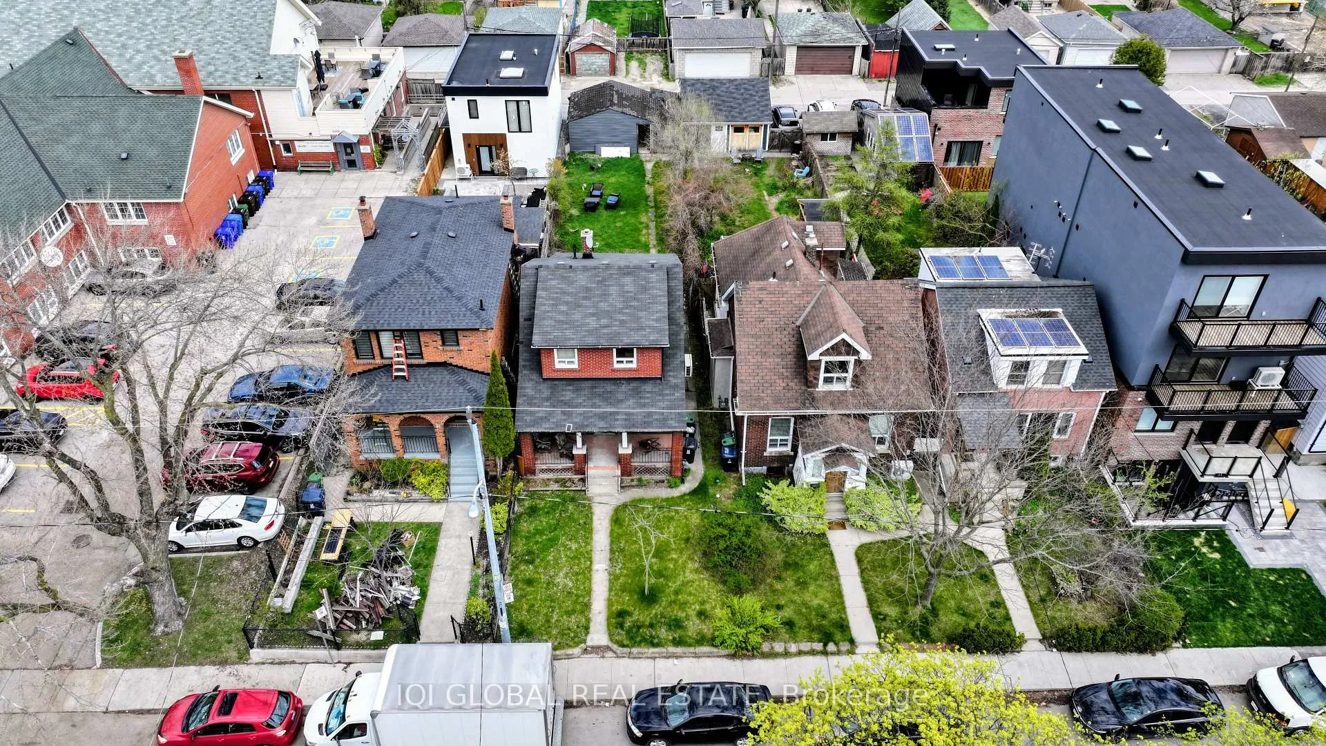Photo 4 of 49 Batavia Avenue, Toronto, Rockcliffe-Smythe — HOMEH