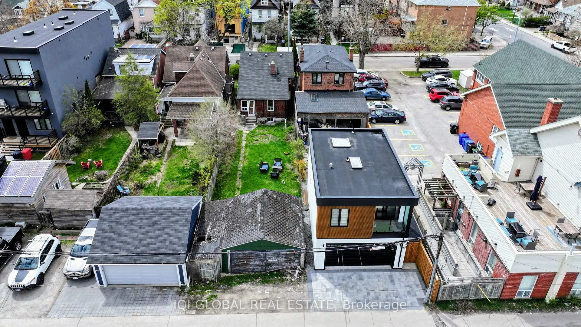 Photo 5 of 49 Batavia Avenue, Toronto, Rockcliffe-Smythe — HOMEH