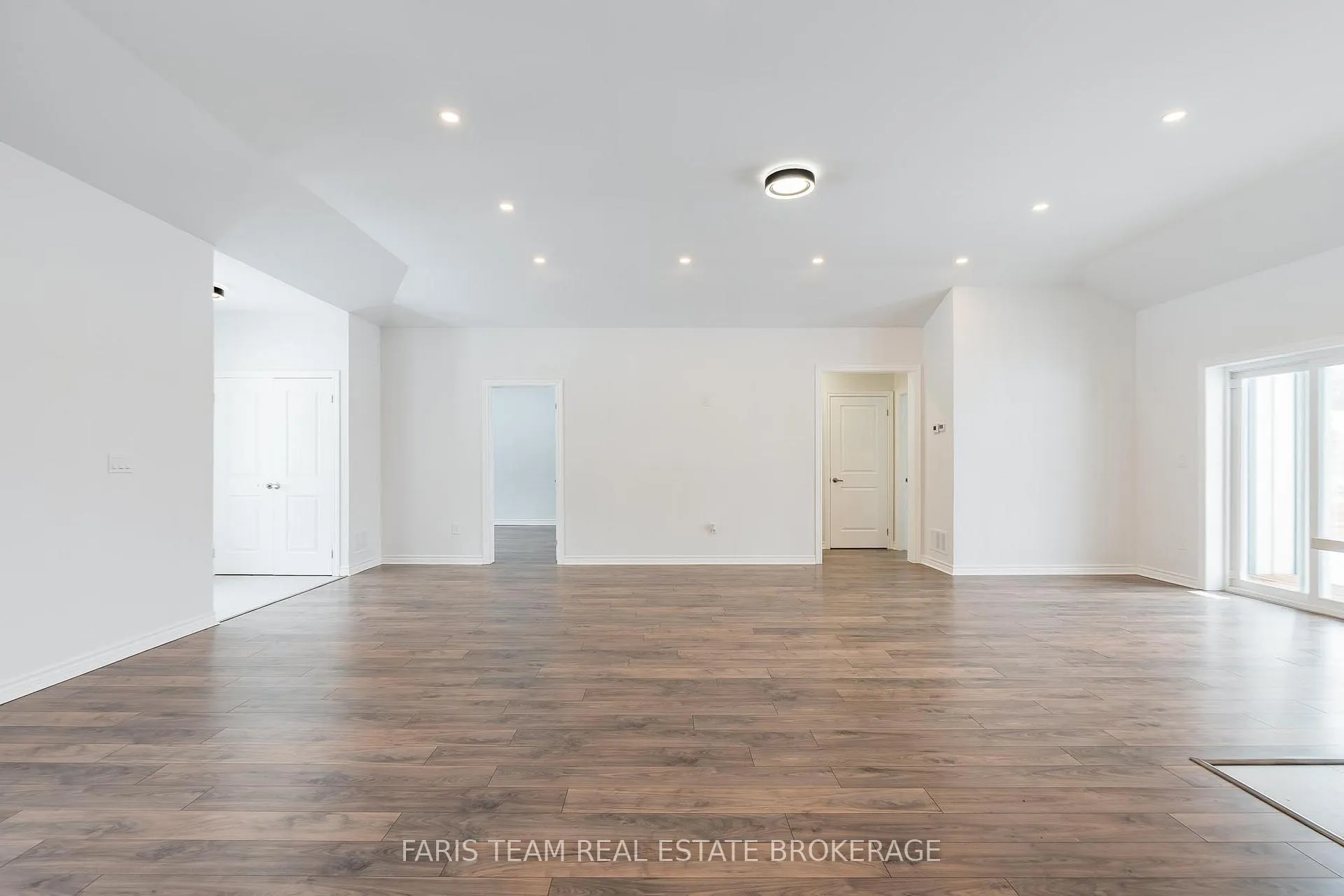 Photo 19 of 50 Breithaupt Crescent, Tiny, Rural Tiny — HOMEH