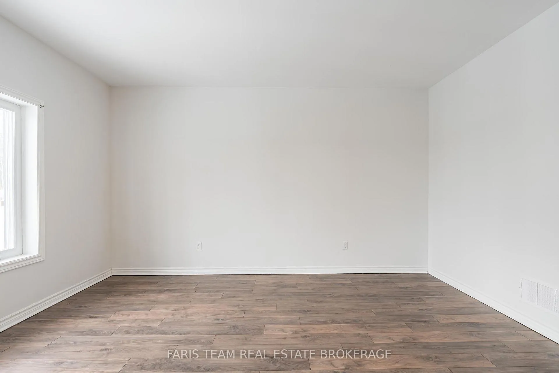 Photo 21 of 50 Breithaupt Crescent, Tiny, Rural Tiny — HOMEH