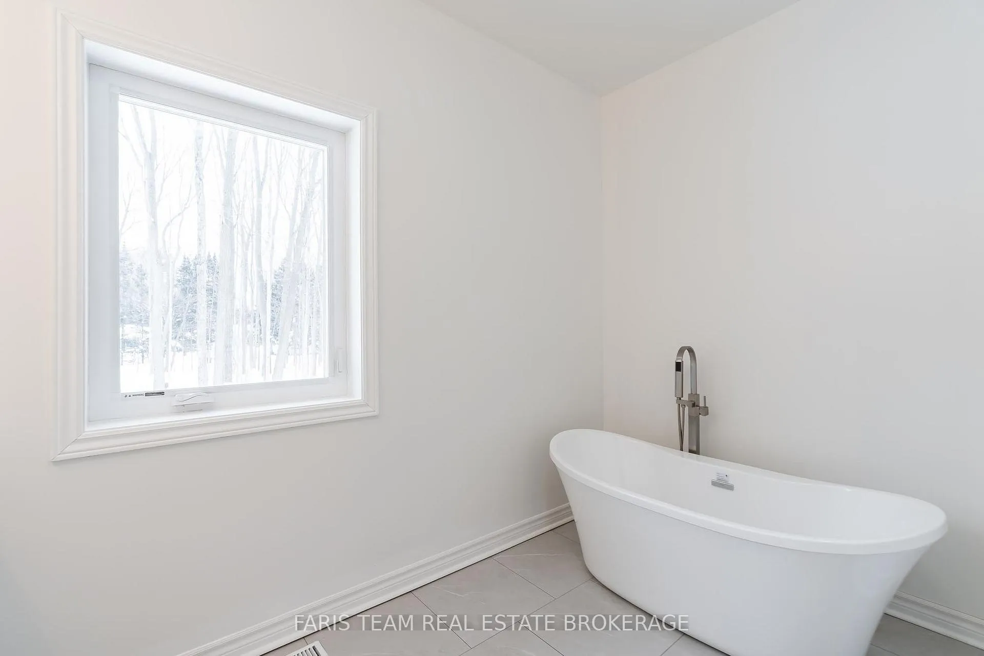 Photo 30 of 50 Breithaupt Crescent, Tiny, Rural Tiny — HOMEH
