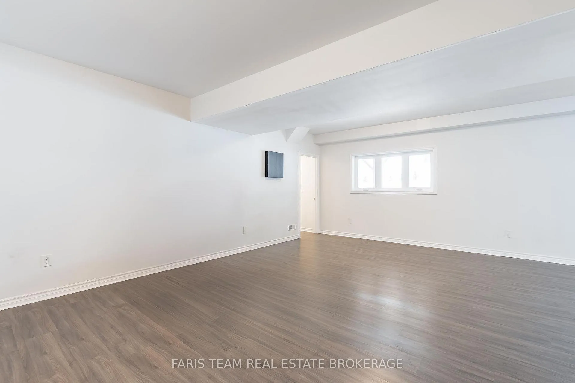 Photo 32 of 50 Breithaupt Crescent, Tiny, Rural Tiny — HOMEH