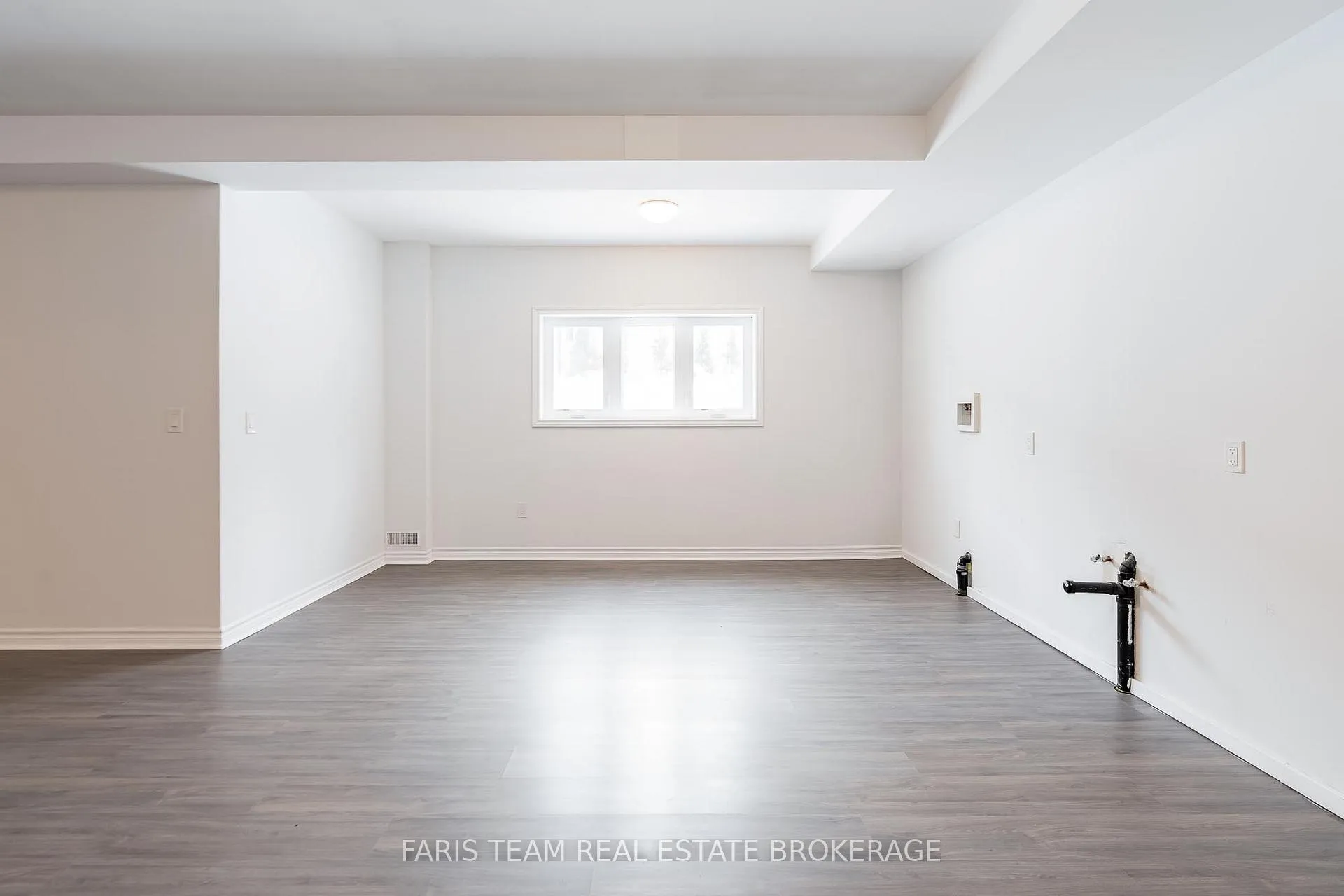 Photo 35 of 50 Breithaupt Crescent, Tiny, Rural Tiny — HOMEH