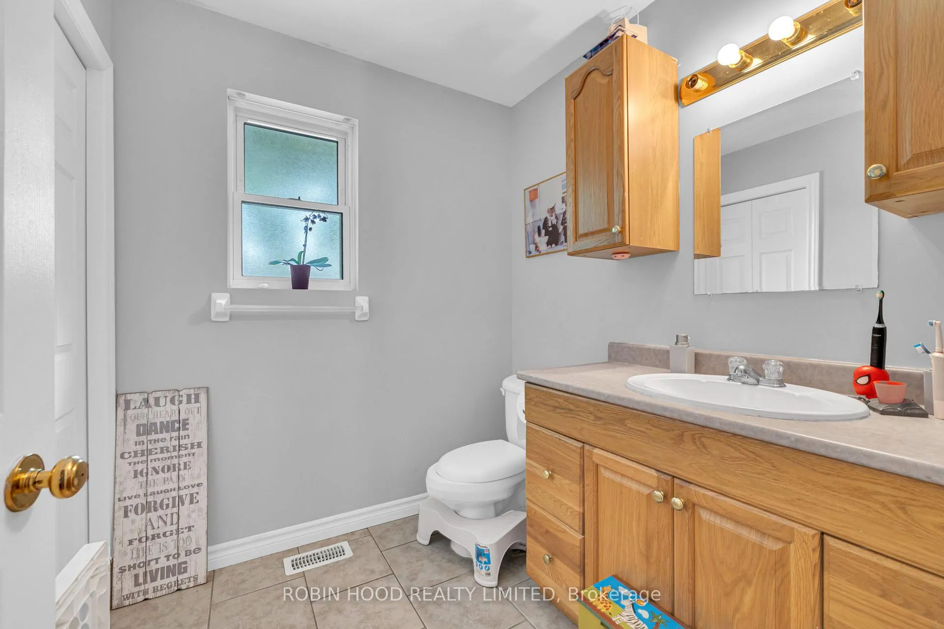 Photo 8 of 406 Glengarry Avenue, Windsor, Walkerville — HOMEH