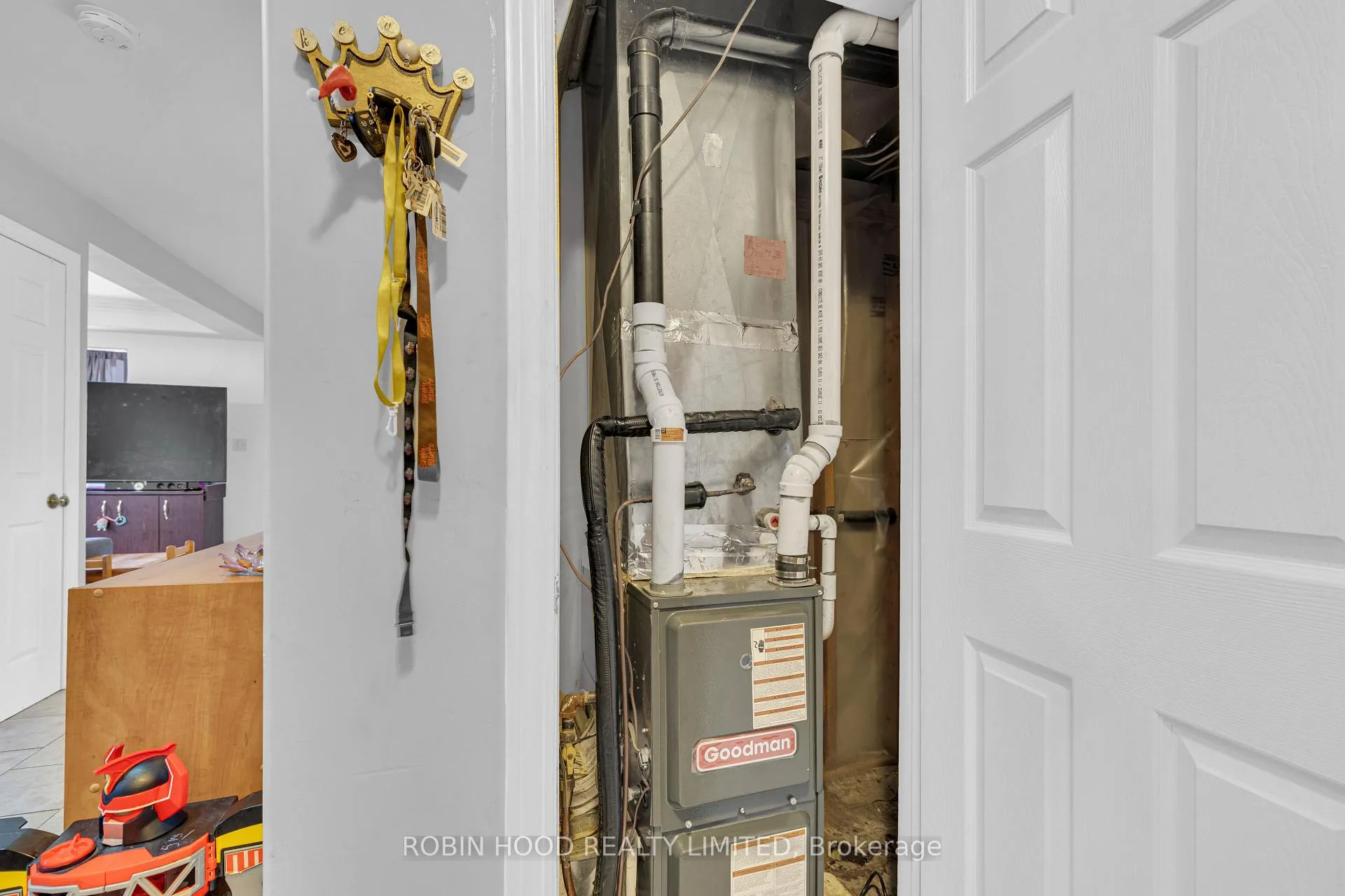 Photo 16 of 406 Glengarry Avenue, Windsor, Walkerville — HOMEH