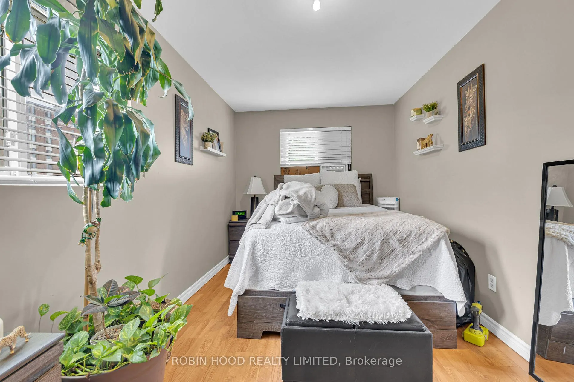 Photo 28 of 406 Glengarry Avenue, Windsor, Walkerville — HOMEH