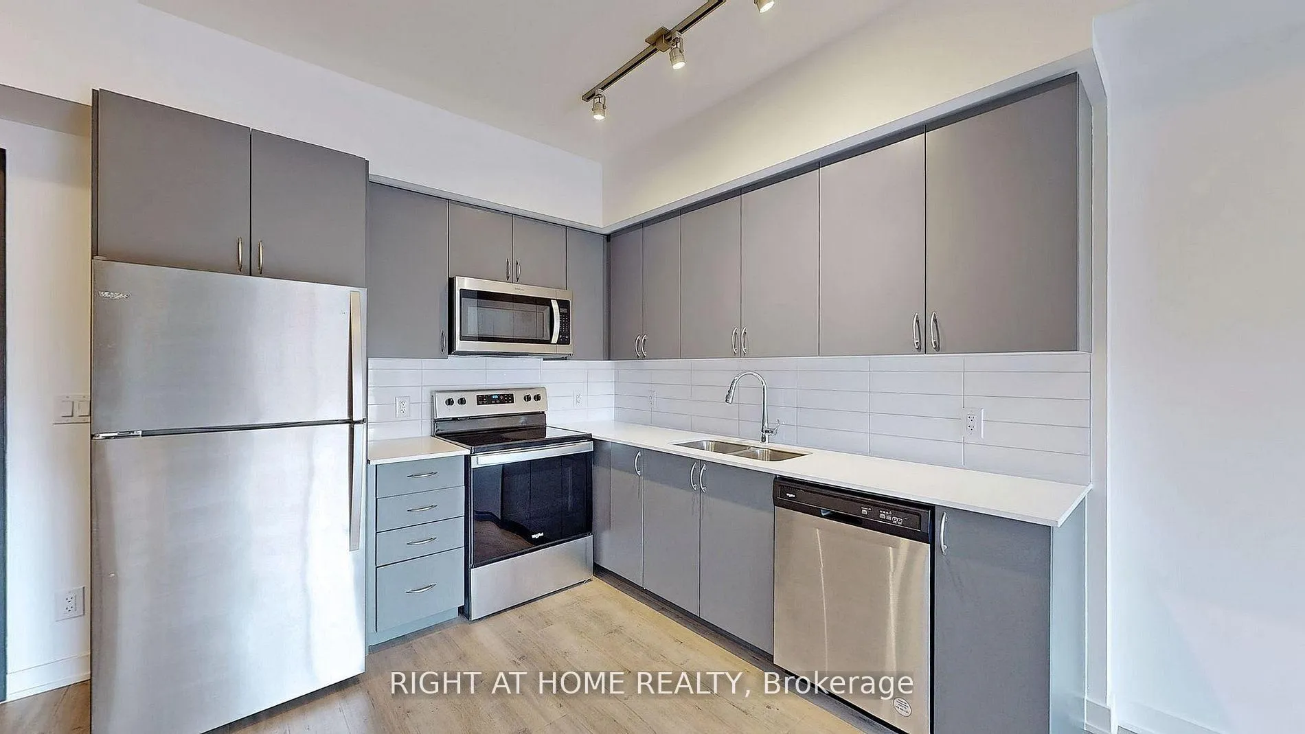 Photo 3 of Unit 212, 56 Lakeside Terrace, Barrie, Little Lake — HOMEH
