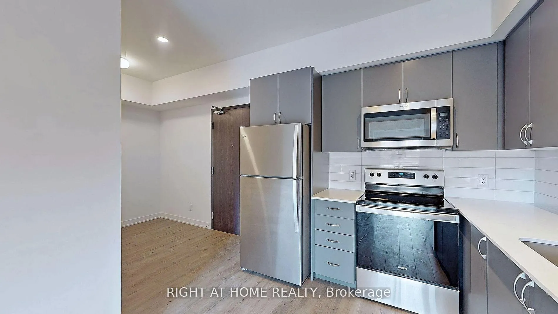 Photo 4 of Unit 212, 56 Lakeside Terrace, Barrie, Little Lake — HOMEH