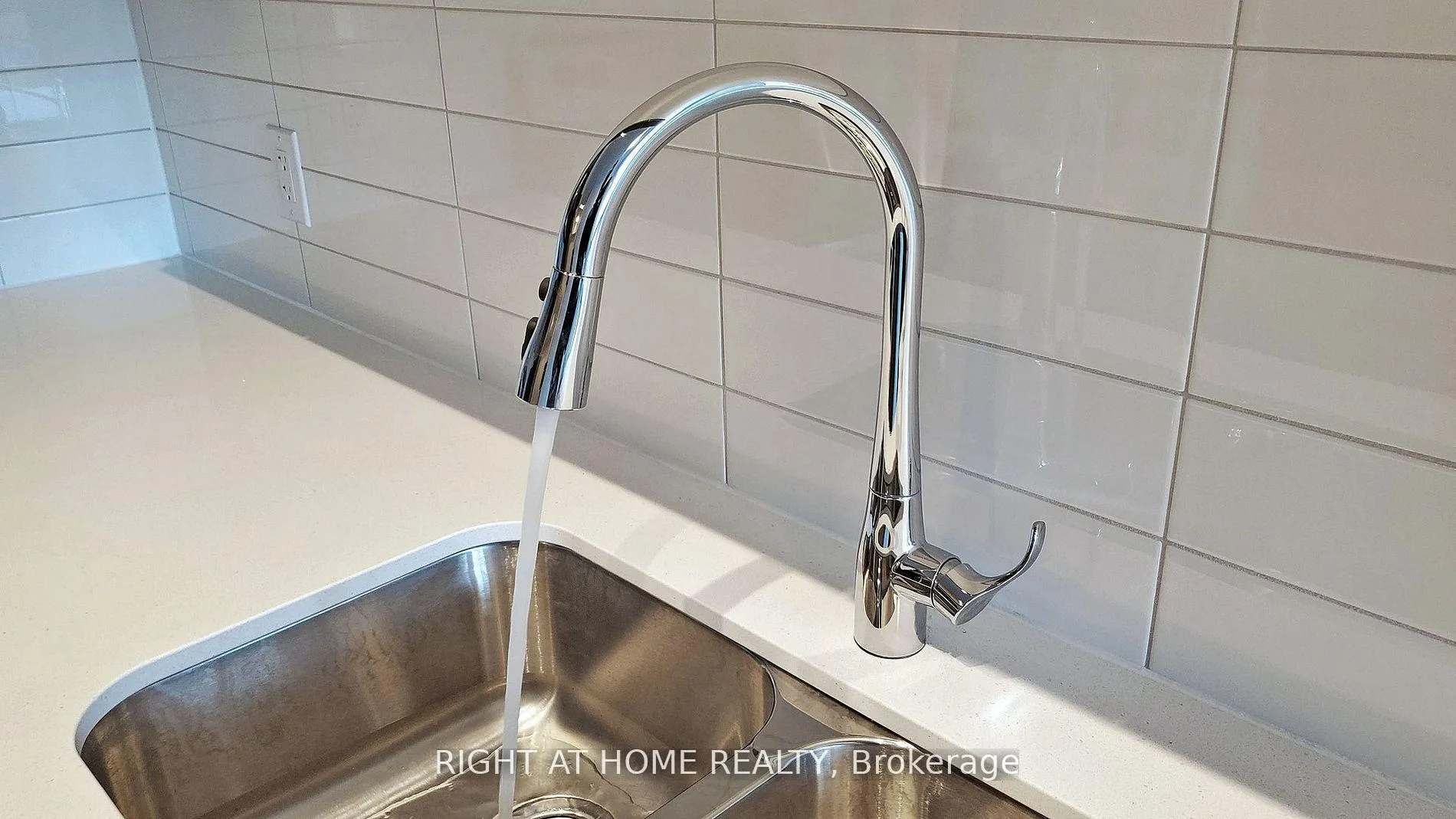 Photo 9 of Unit 212, 56 Lakeside Terrace, Barrie, Little Lake — HOMEH