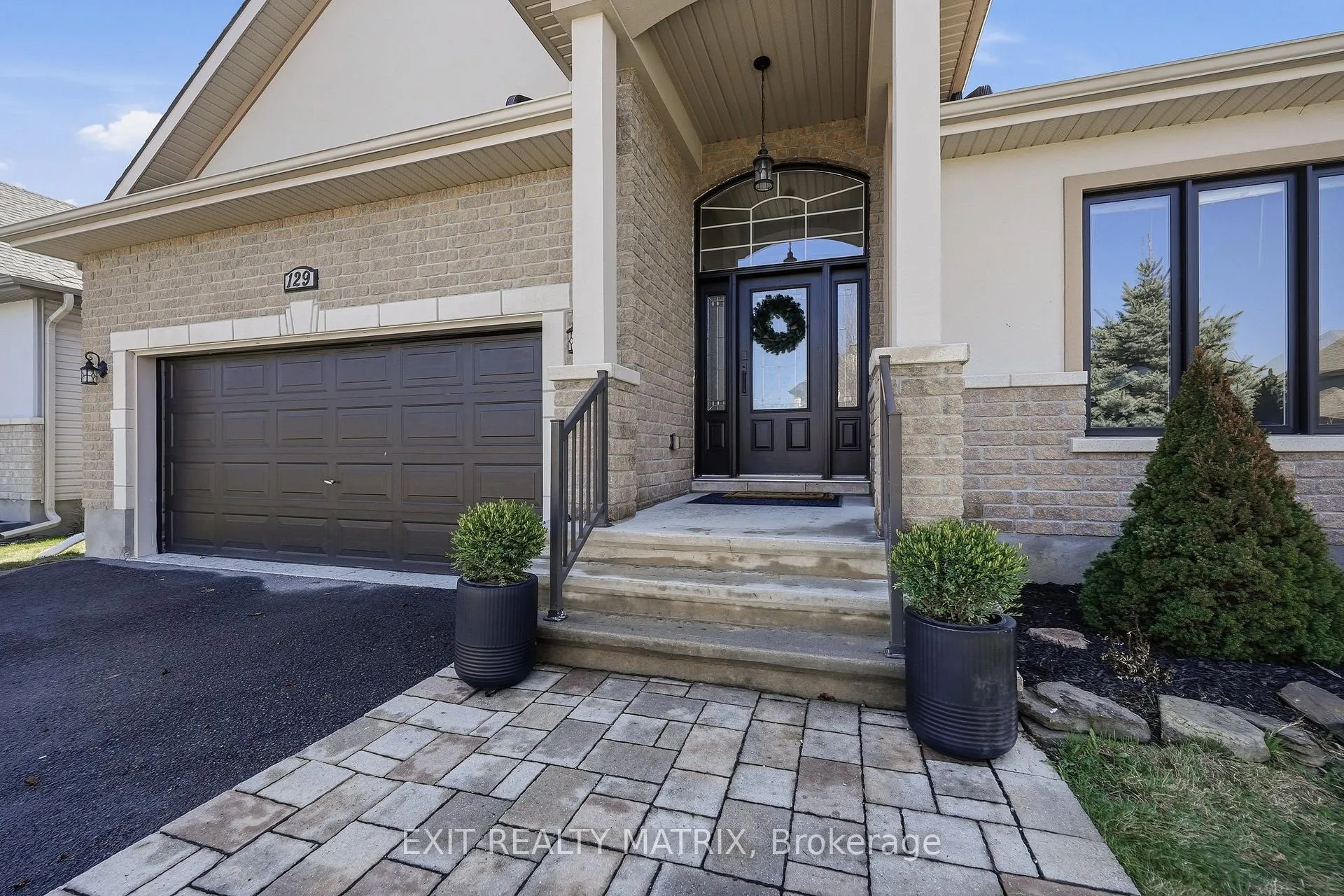 Photo 2 of 129 Abbey Crescent, Russell, Village of Russell — HOMEH