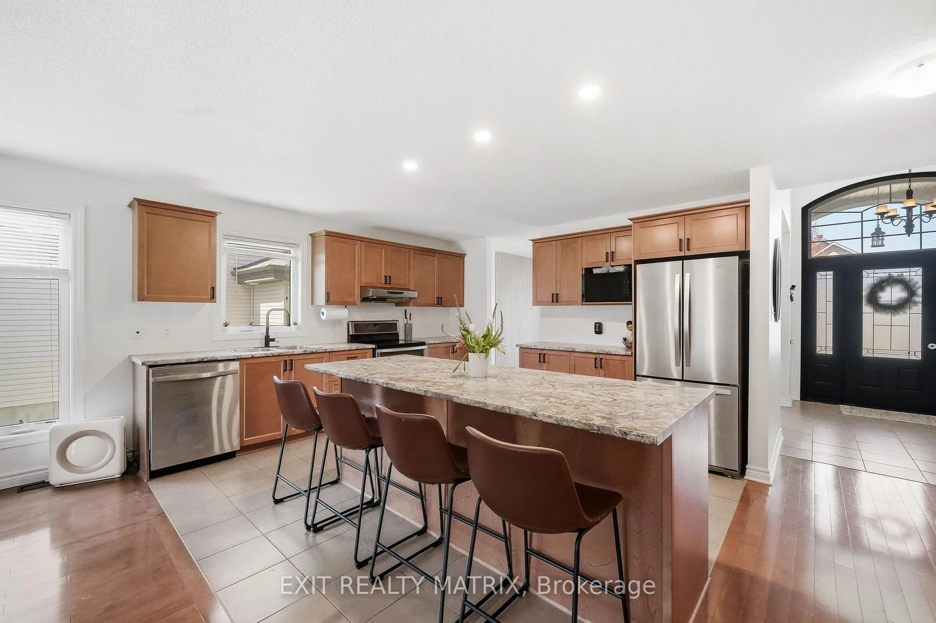 Photo 5 of 129 Abbey Crescent, Russell, Village of Russell — HOMEH