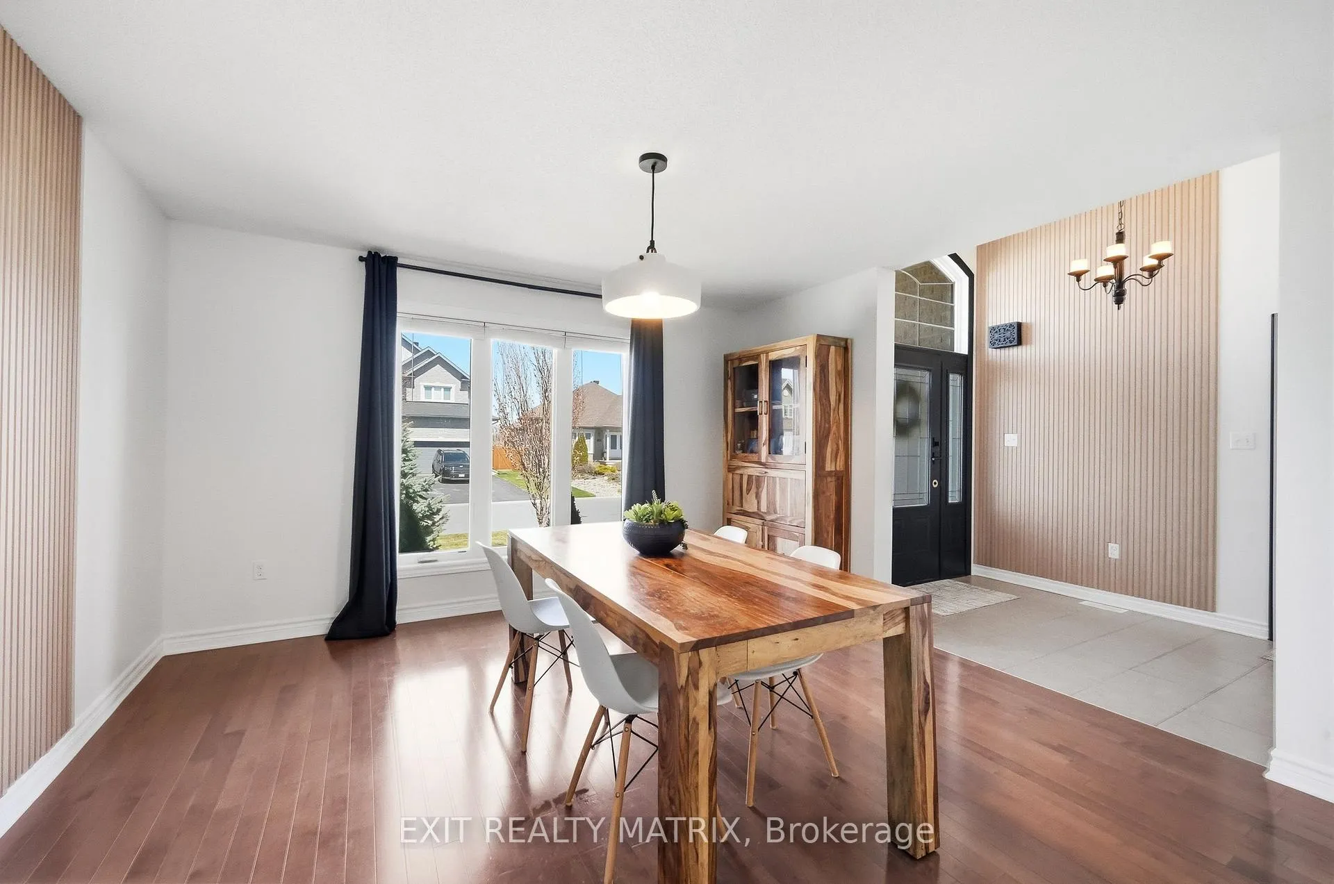 Photo 11 of 129 Abbey Crescent, Russell, Village of Russell — HOMEH