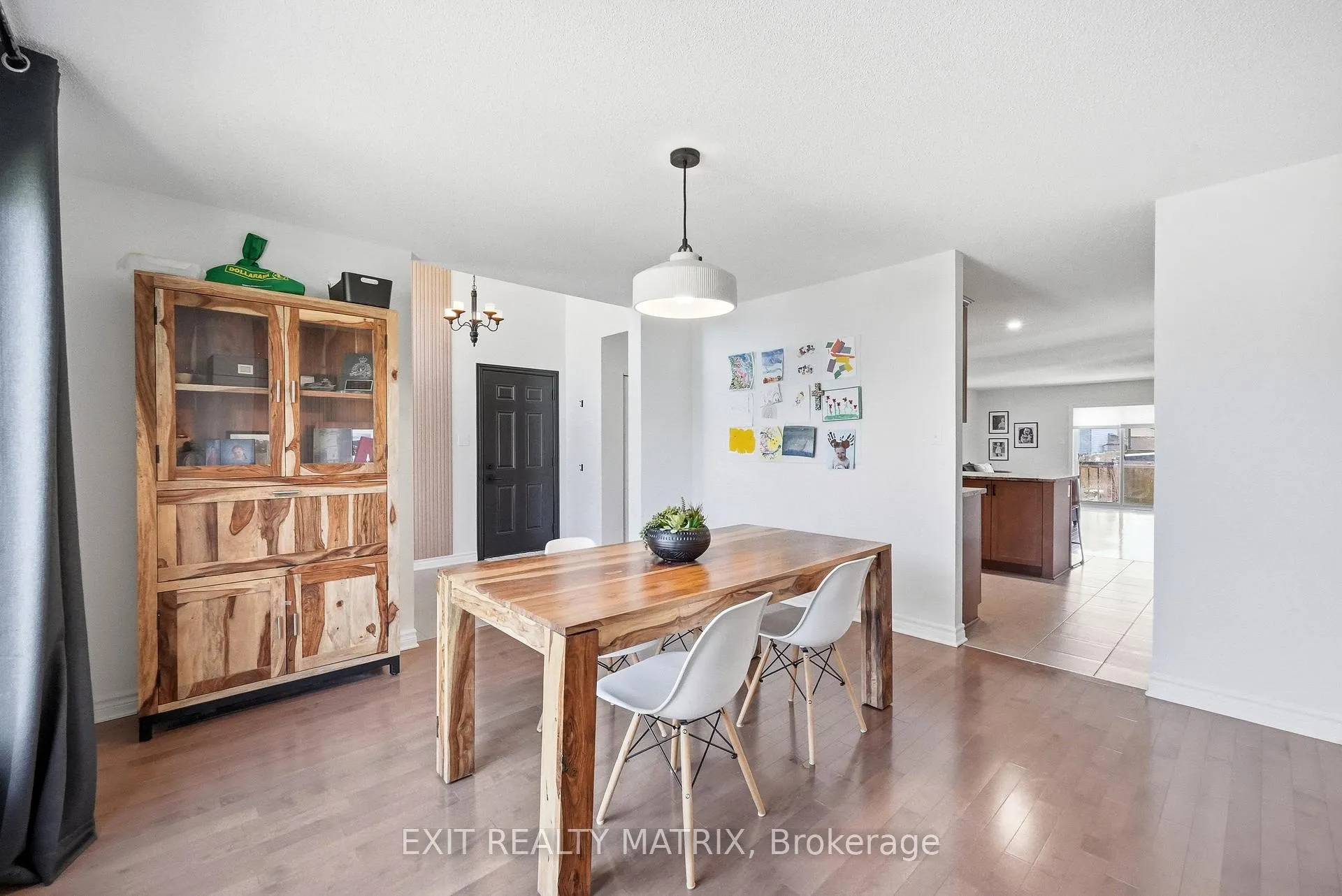 Photo 13 of 129 Abbey Crescent, Russell, Village of Russell — HOMEH