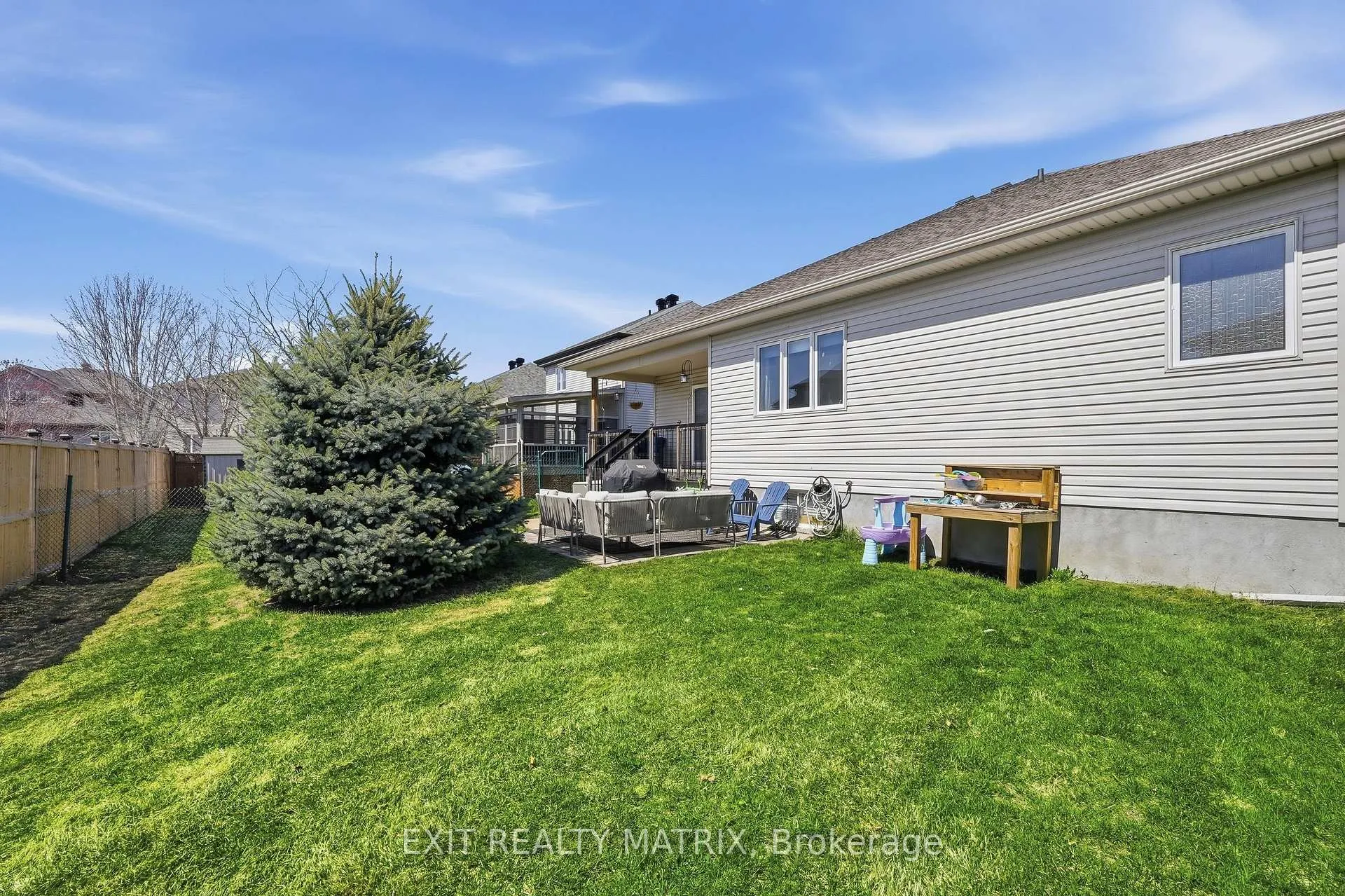 Photo 39 of 129 Abbey Crescent, Russell, Village of Russell — HOMEH