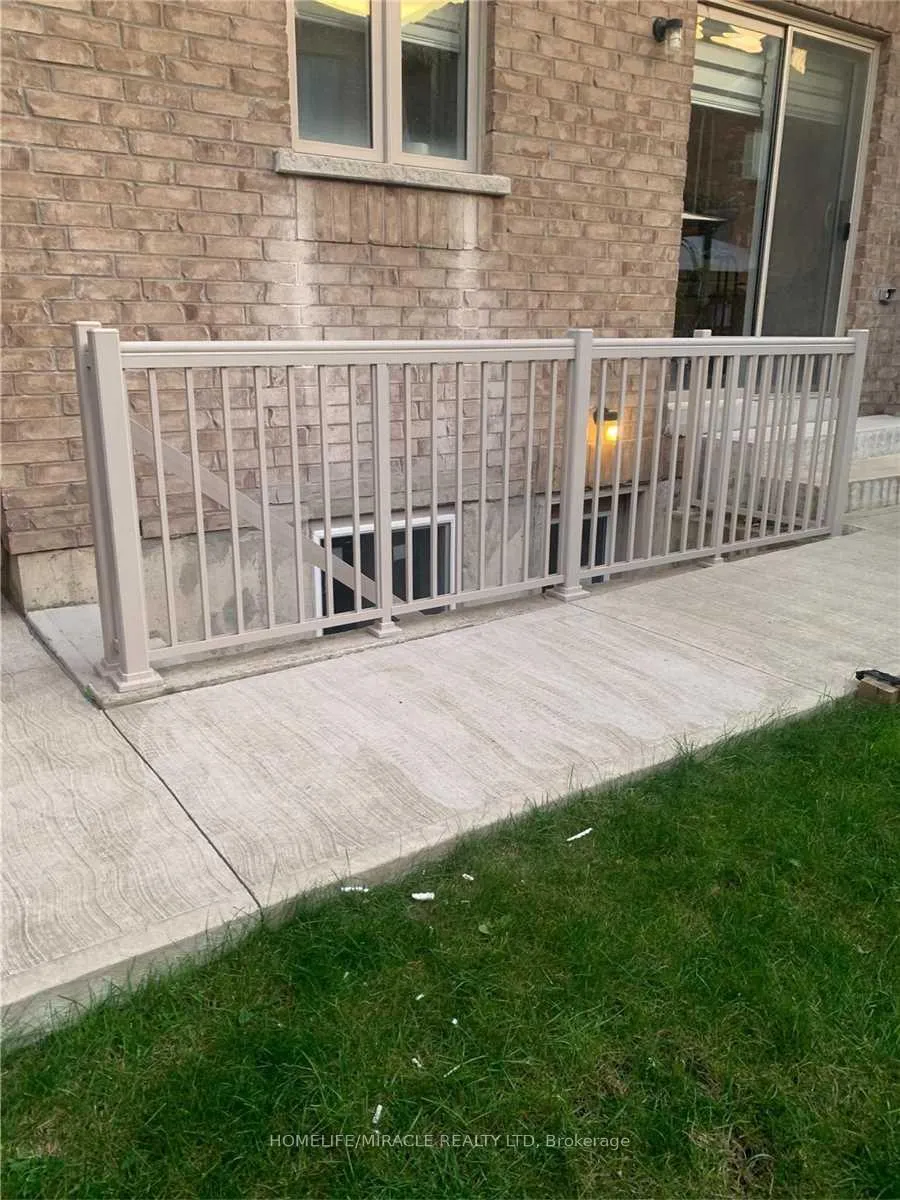 Photo 5 of 12 Bilby Street, Brampton, Northwest Brampton — HOMEH