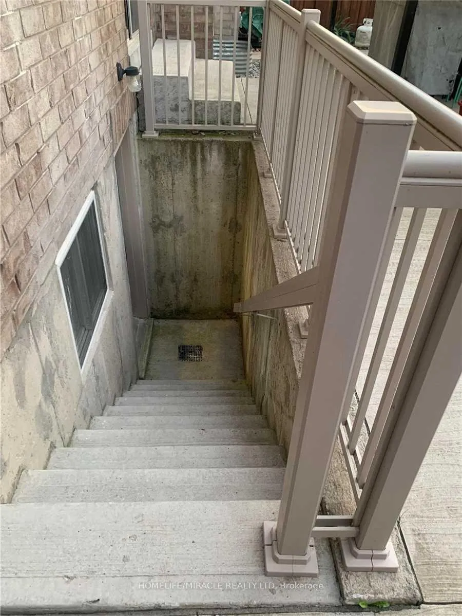 Photo 6 of 12 Bilby Street, Brampton, Northwest Brampton — HOMEH