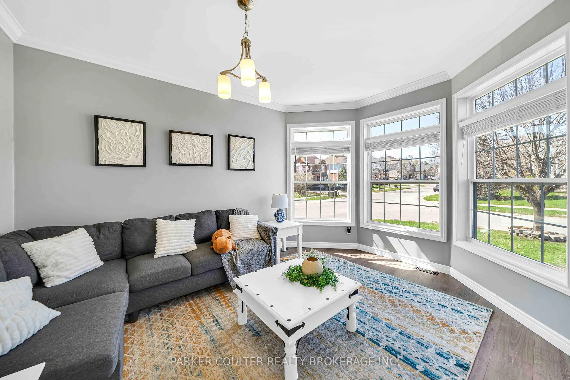 Photo 2 of 1 Windsor Crescent, Barrie, Innis-Shore — HOMEH