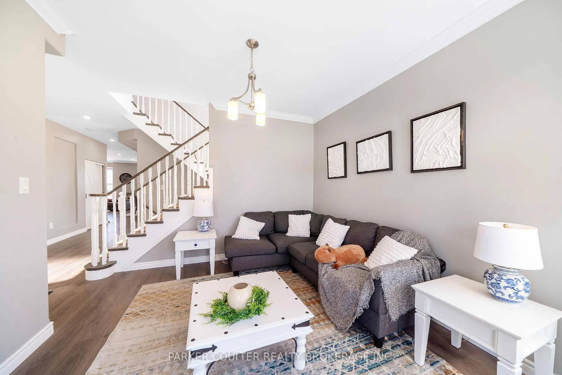 Photo 3 of 1 Windsor Crescent, Barrie, Innis-Shore — HOMEH