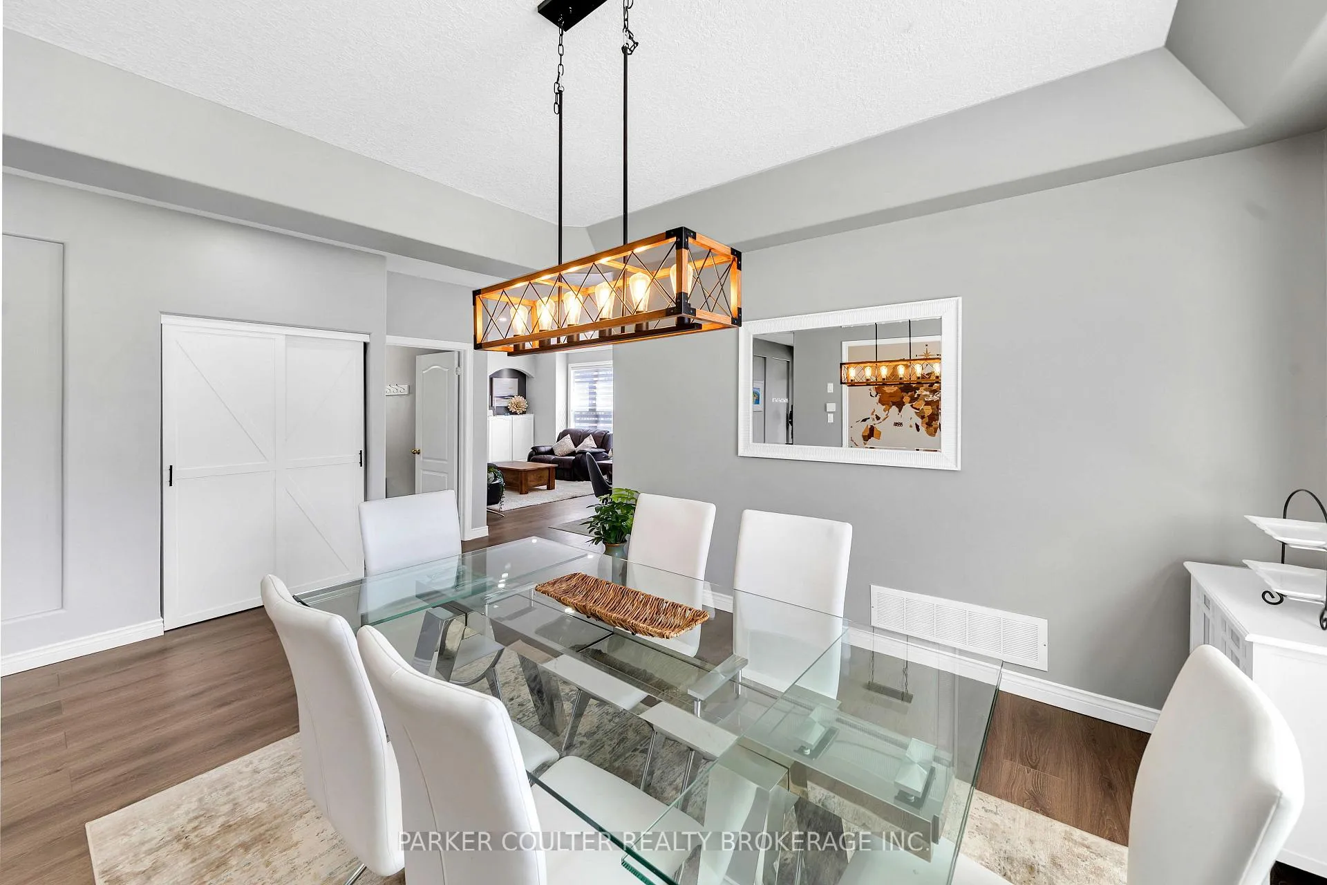 Photo 5 of 1 Windsor Crescent, Barrie, Innis-Shore — HOMEH