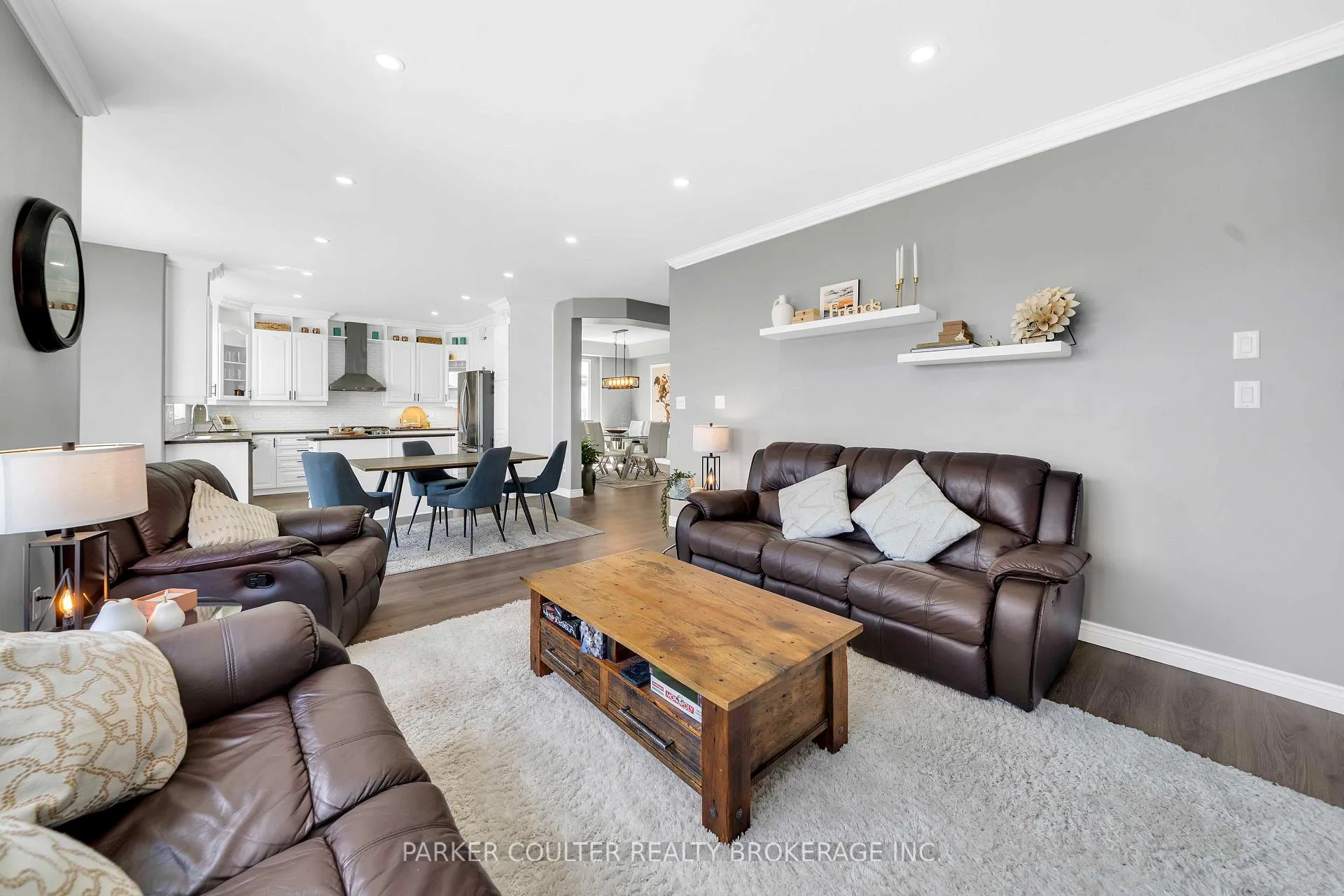 Photo 8 of 1 Windsor Crescent, Barrie, Innis-Shore — HOMEH
