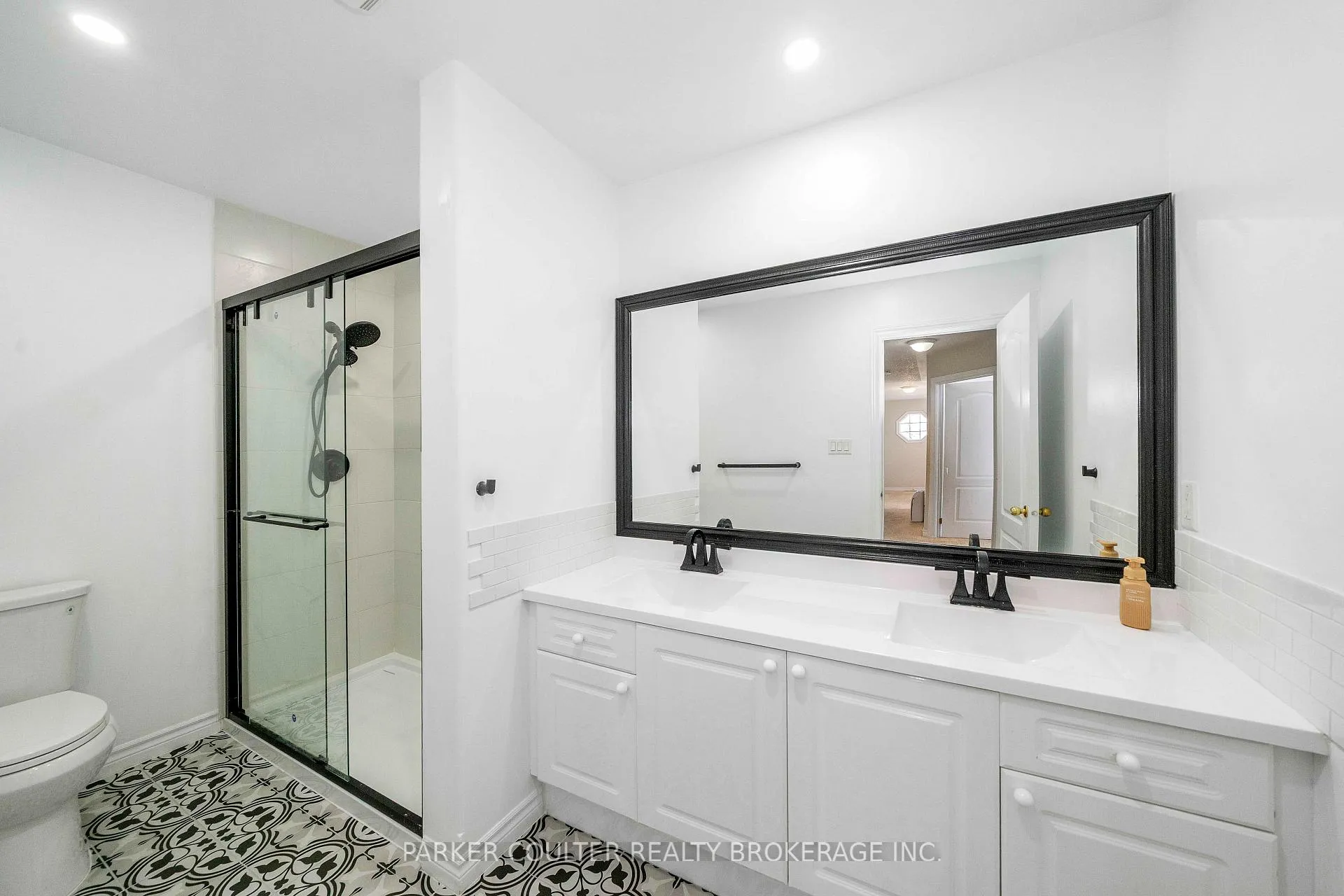 Photo 29 of 1 Windsor Crescent, Barrie, Innis-Shore — HOMEH