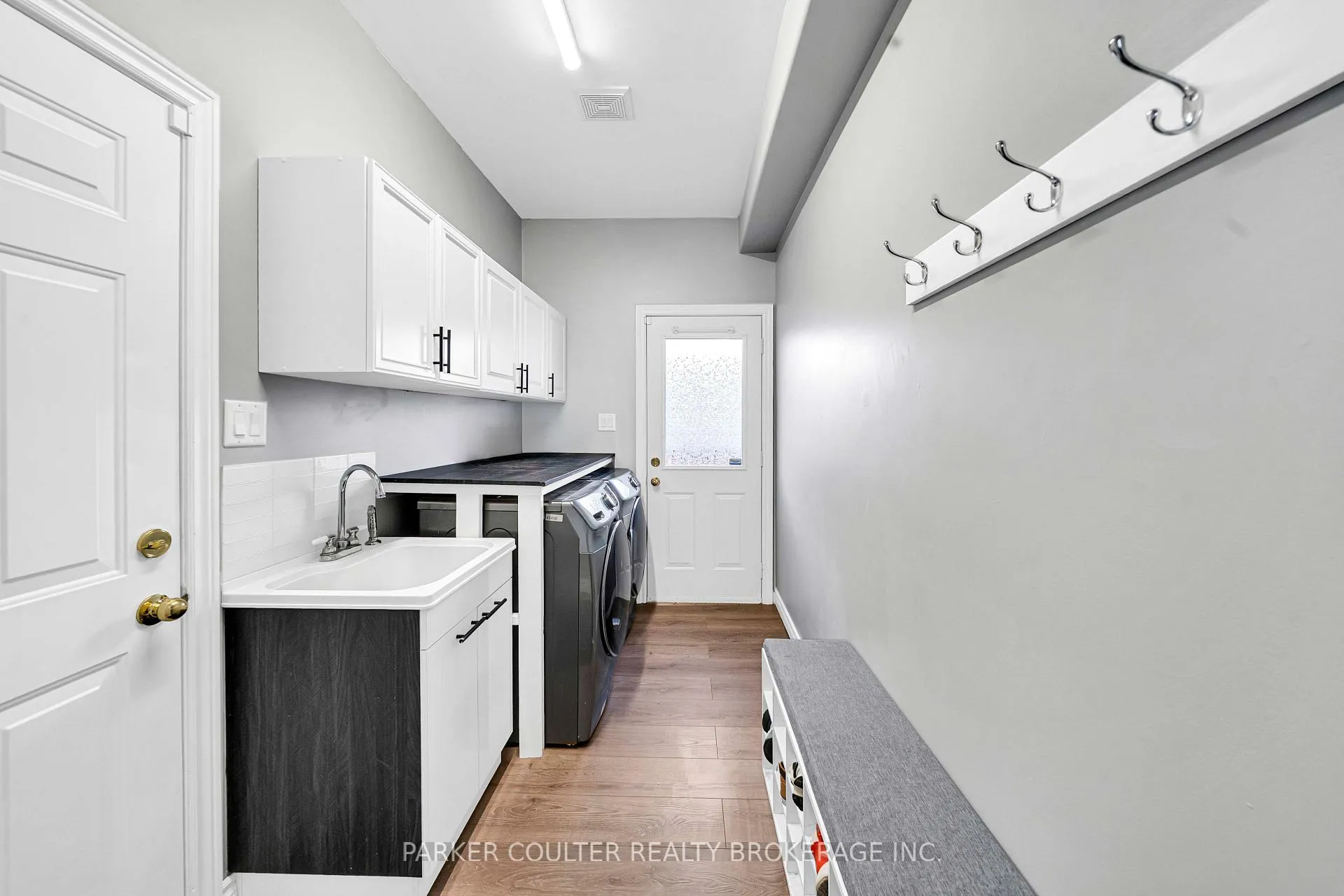 Photo 38 of 1 Windsor Crescent, Barrie, Innis-Shore — HOMEH