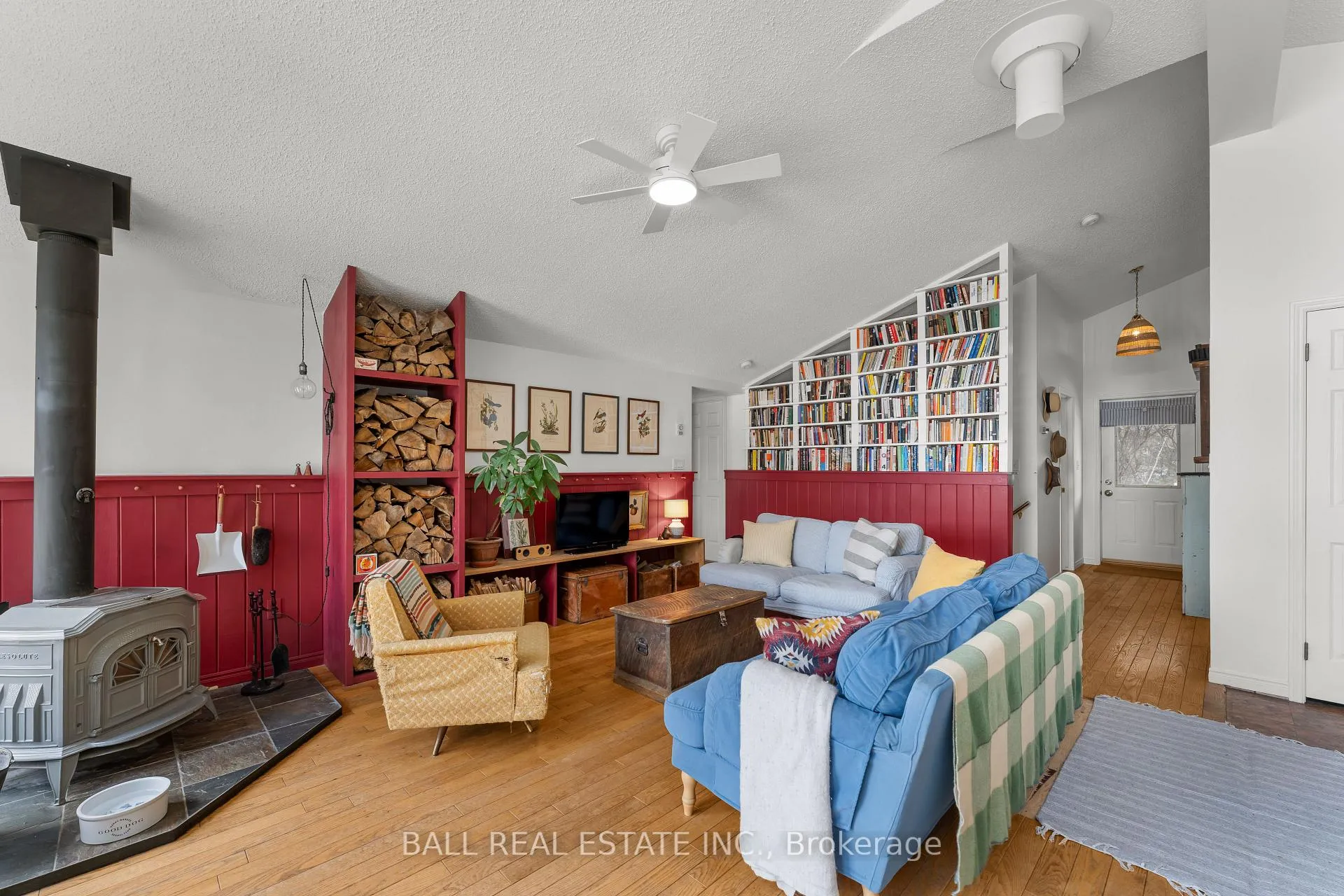 Photo 9 of 26 Cedar Court, Trent Lakes — HOMEH