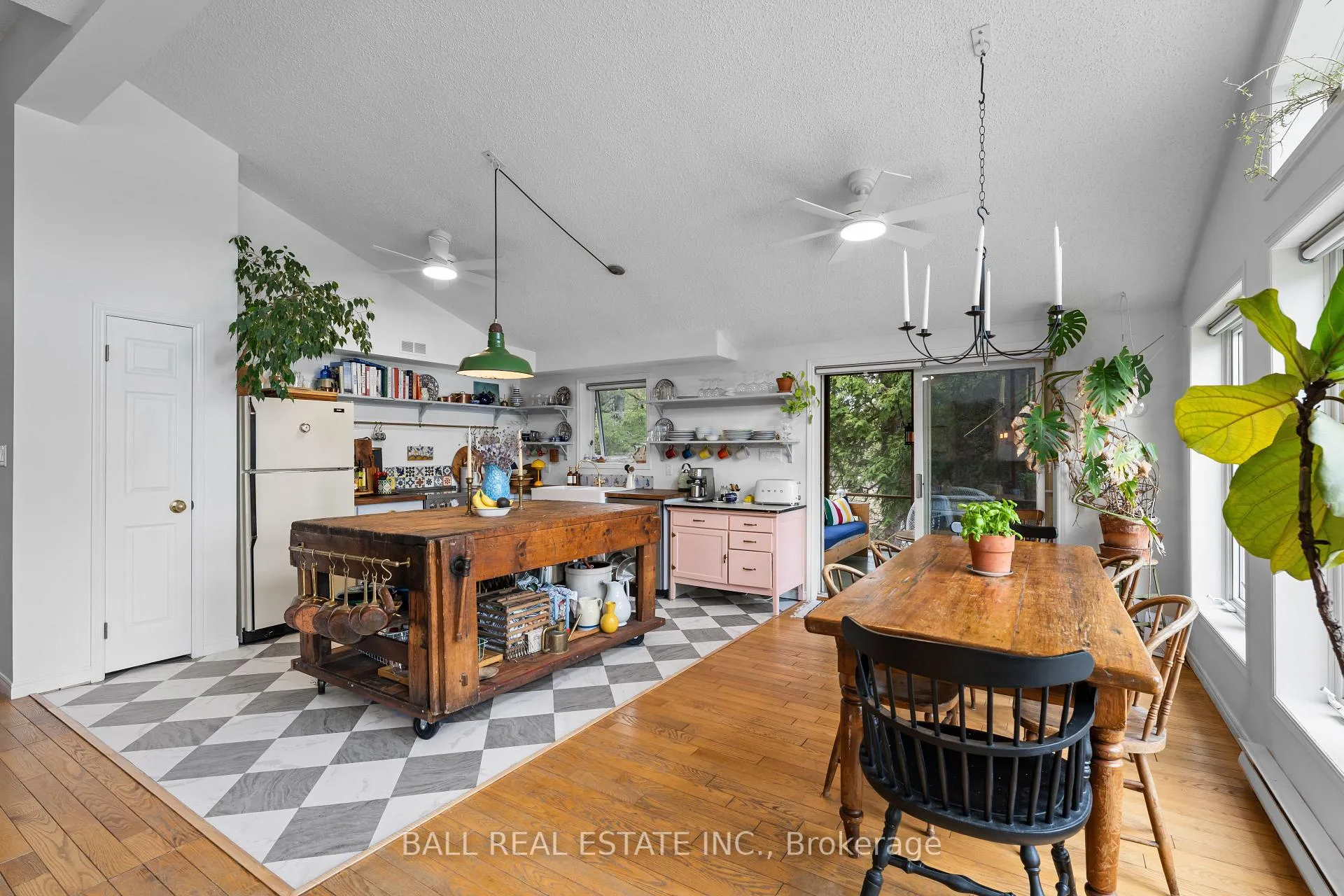 Photo 13 of 26 Cedar Court, Trent Lakes — HOMEH