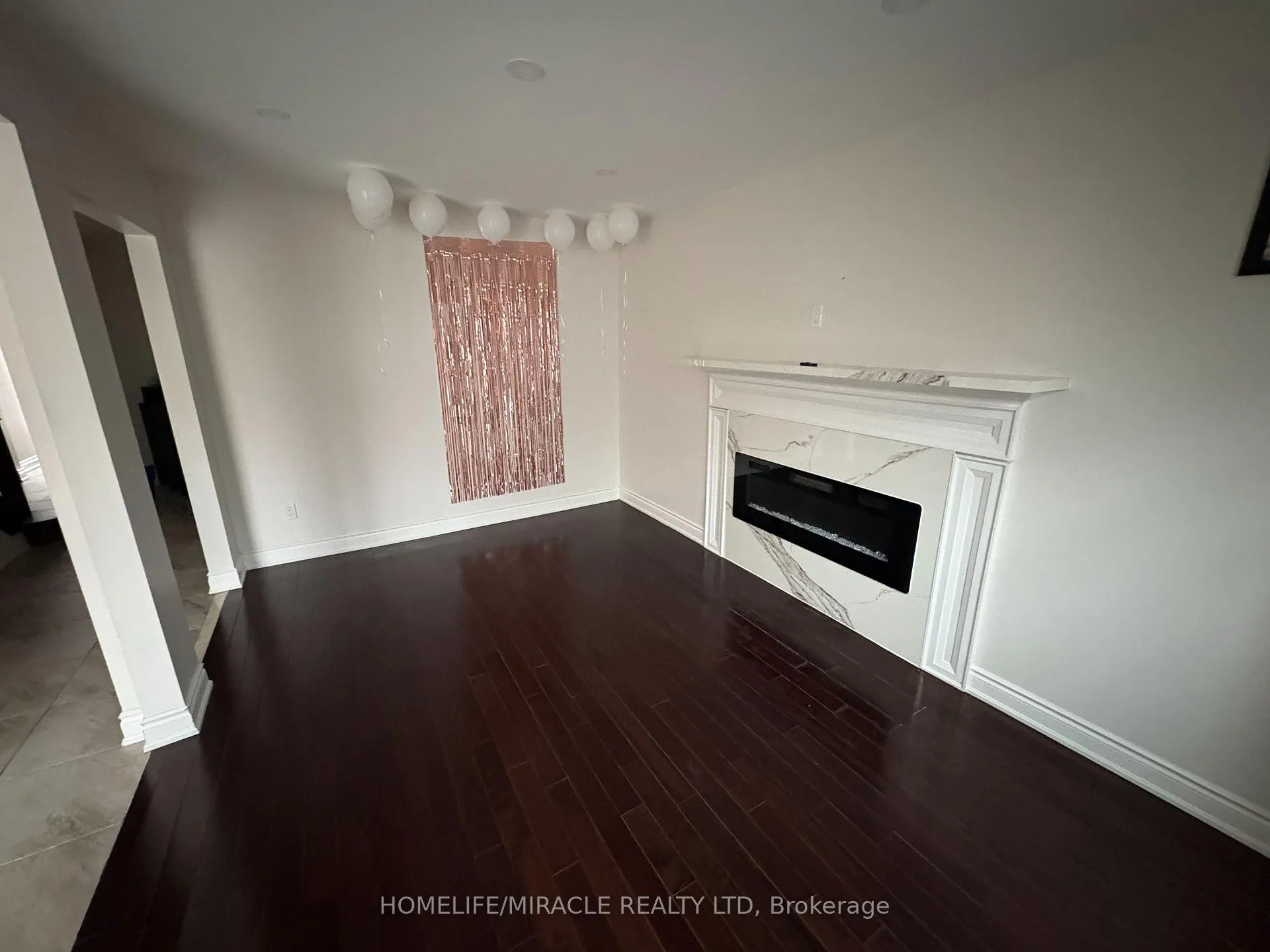 Photo 4 of 25 Barolo Road, Etobicoke, West Humber-Clairville — HOMEH