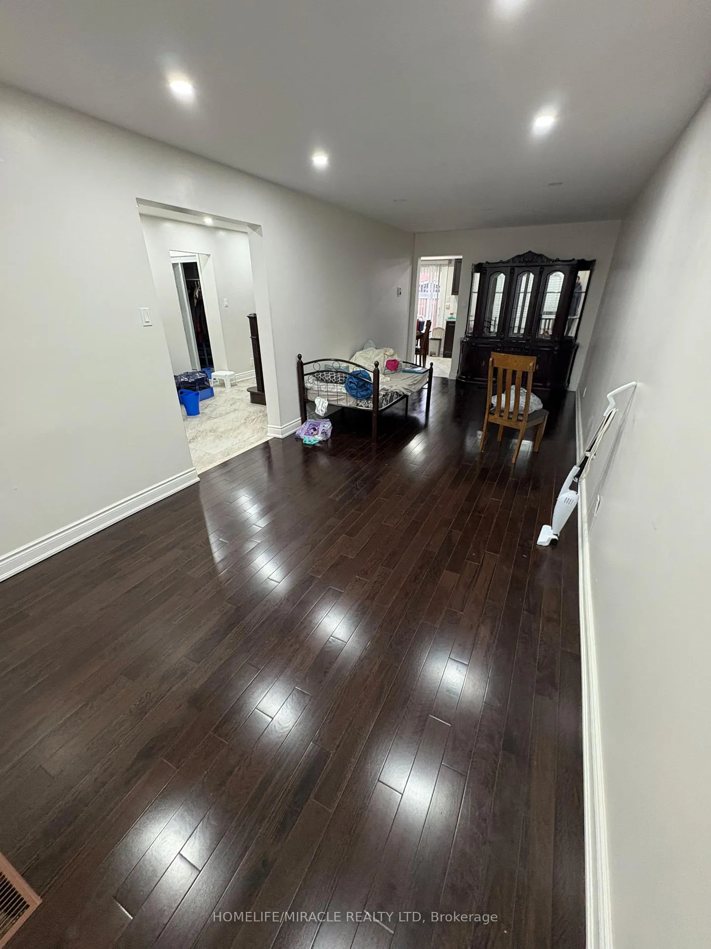Photo 5 of 25 Barolo Road, Etobicoke, West Humber-Clairville — HOMEH