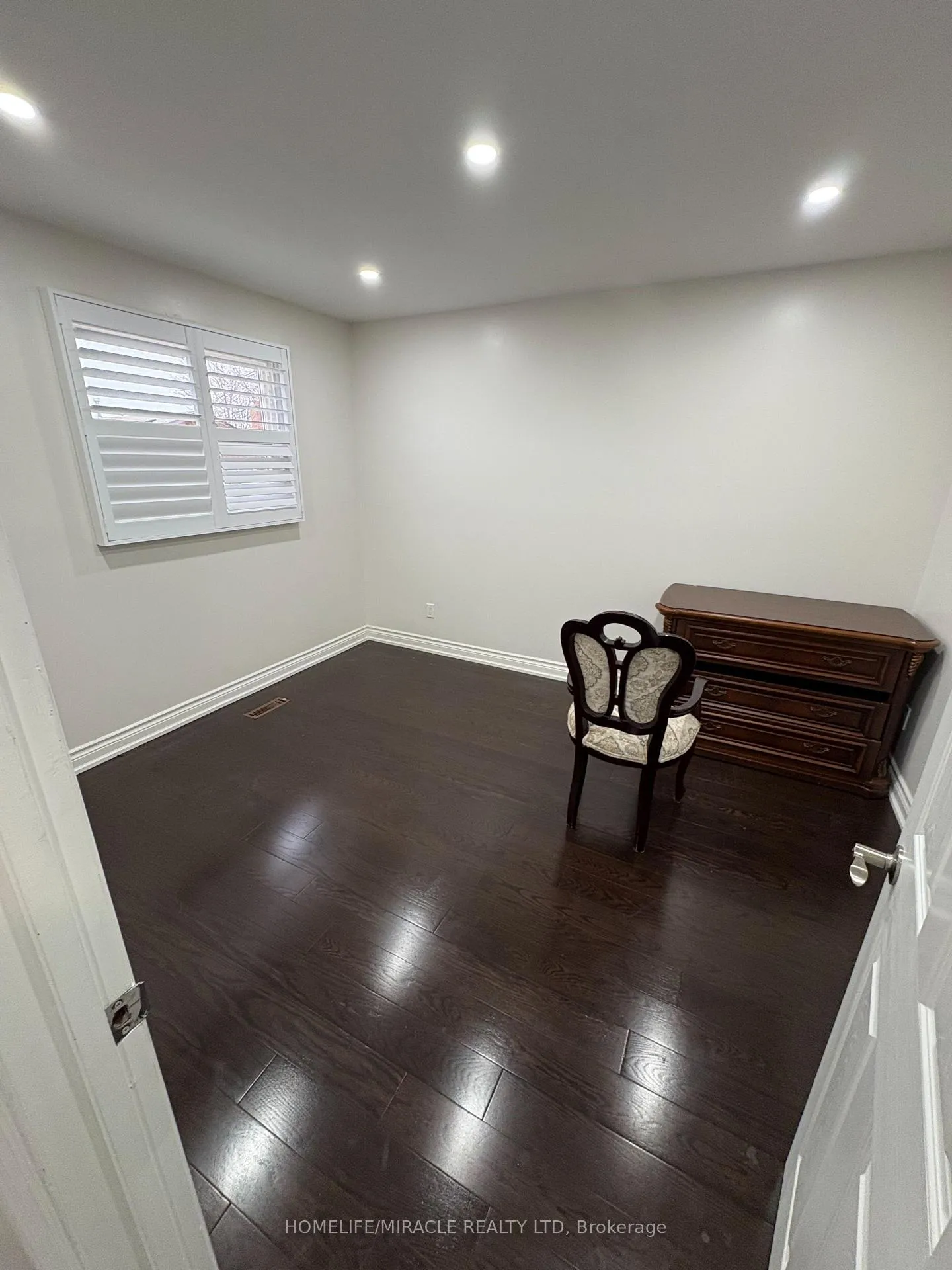 Photo 7 of 25 Barolo Road, Etobicoke, West Humber-Clairville — HOMEH