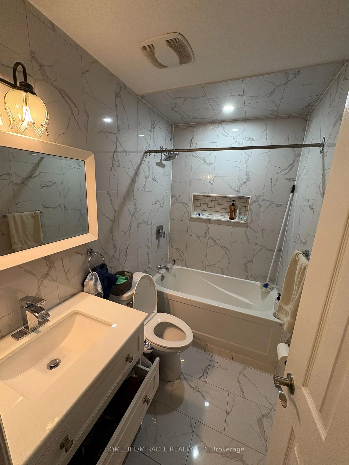 Photo 11 of 25 Barolo Road, Etobicoke, West Humber-Clairville — HOMEH