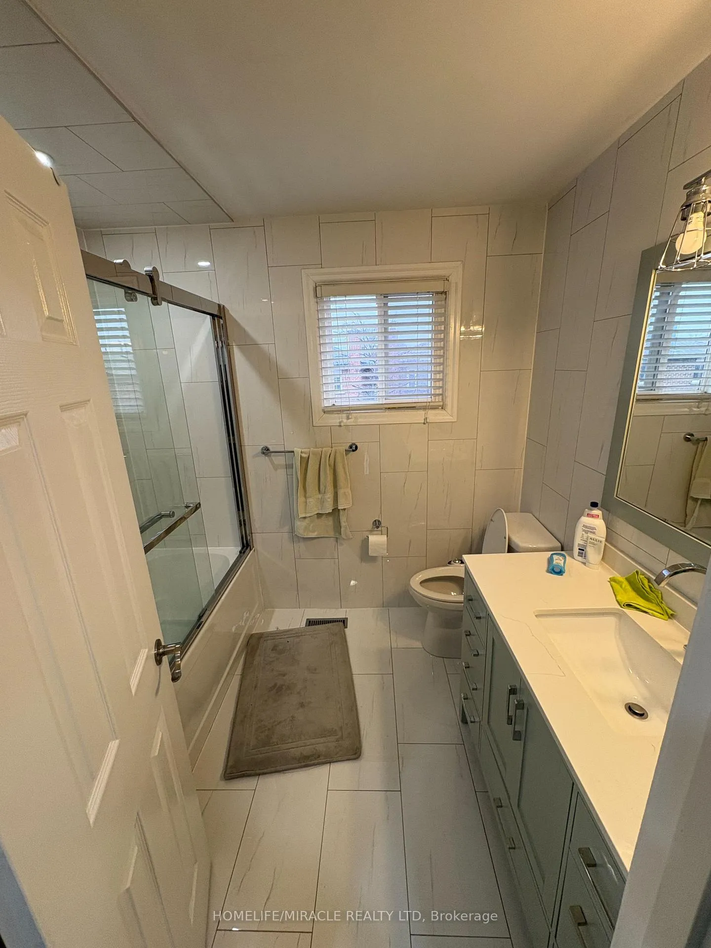 Photo 12 of 25 Barolo Road, Etobicoke, West Humber-Clairville — HOMEH