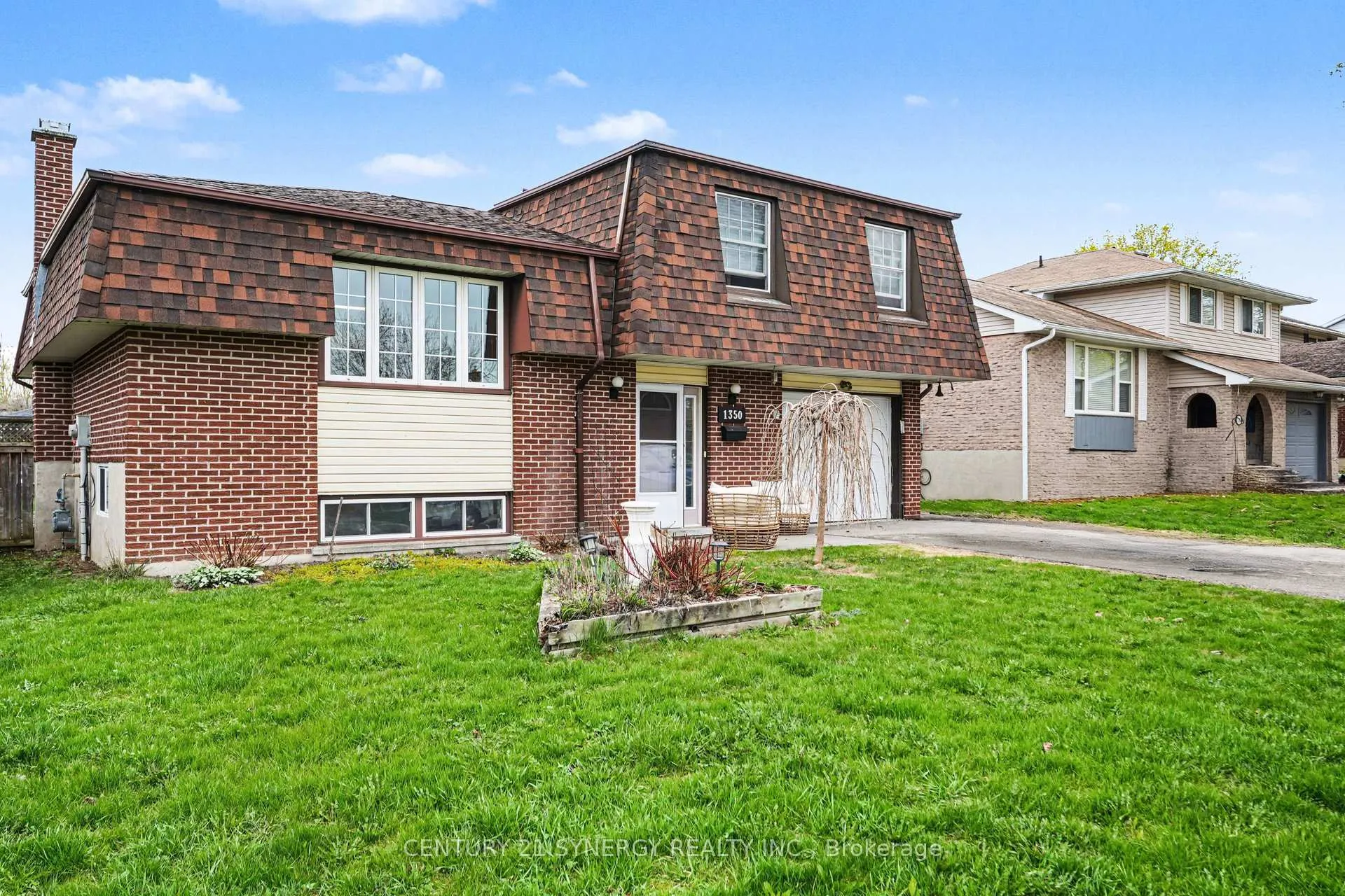 Photo 2 of 1350 Linden Crescent, Brockville — HOMEH