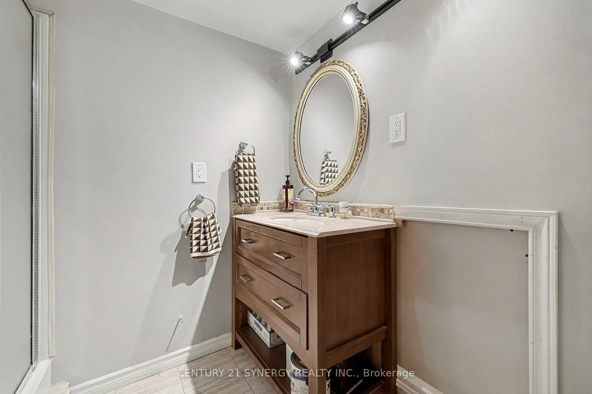 Photo 26 of 1350 Linden Crescent, Brockville — HOMEH