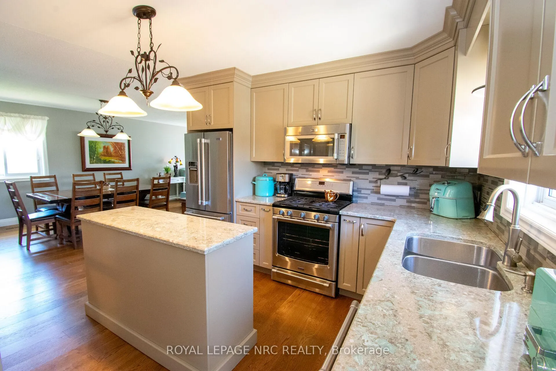 Photo 12 of 7296 Alex Avenue, Niagara Falls, Oldfield — HOMEH